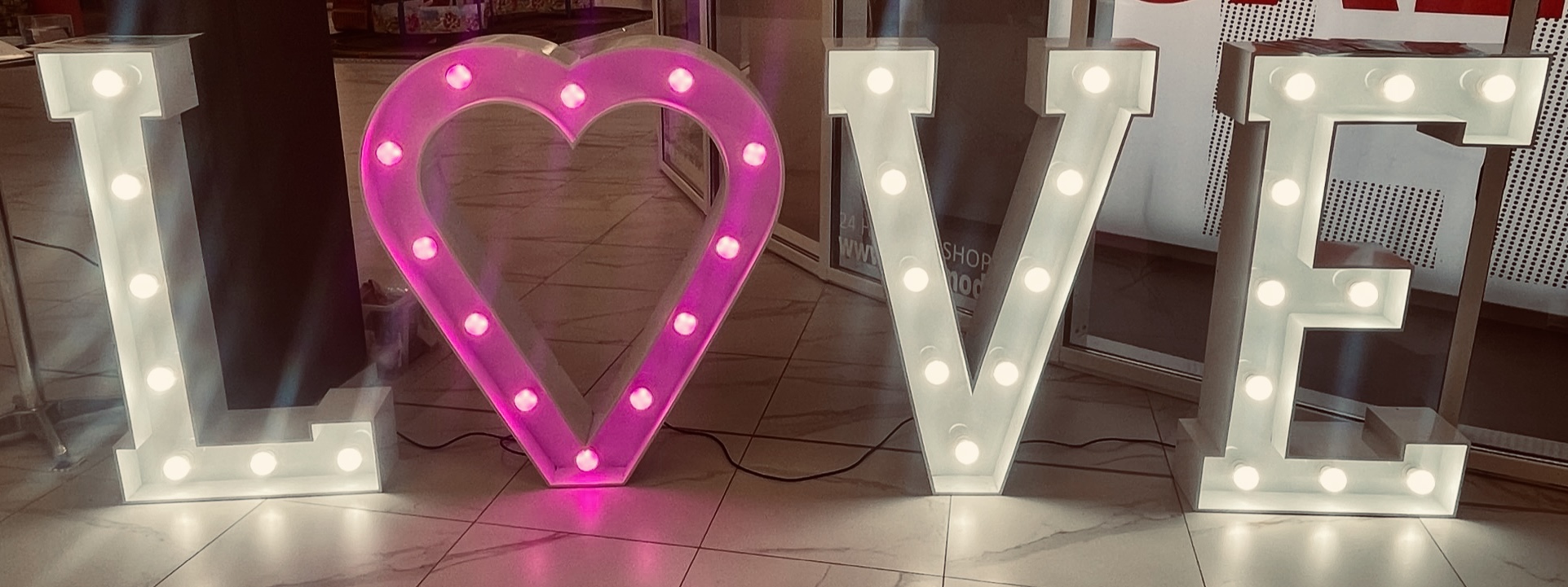 XXL Leuchtbuchstaben „LOVE“ IP65 mieten – Leipzig, ab 189 €/Tag – 5