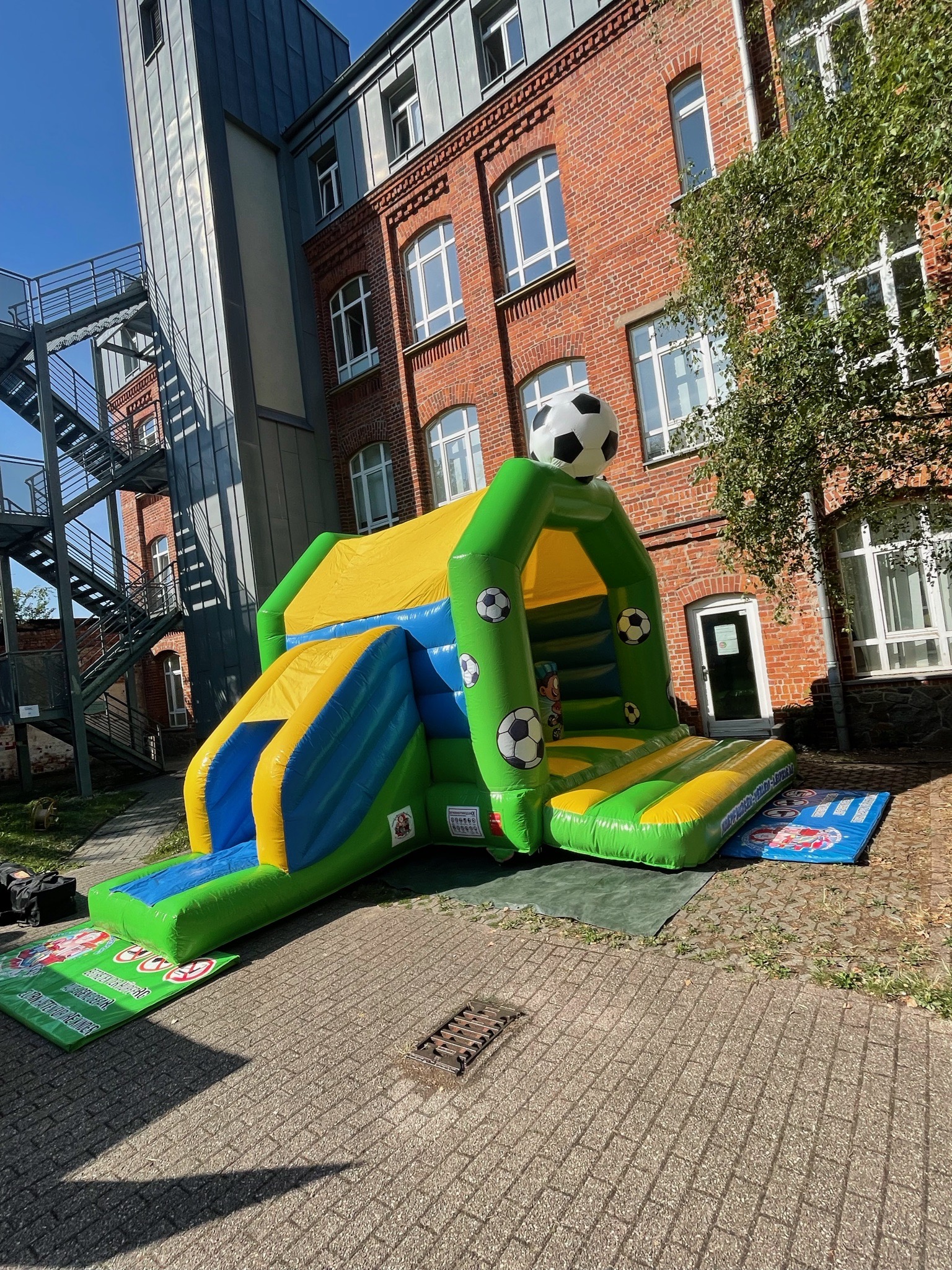 Hüpfburg „Fussball“ mit Rutsche mieten – Leipzig, ab 189 €/Tag – 3
