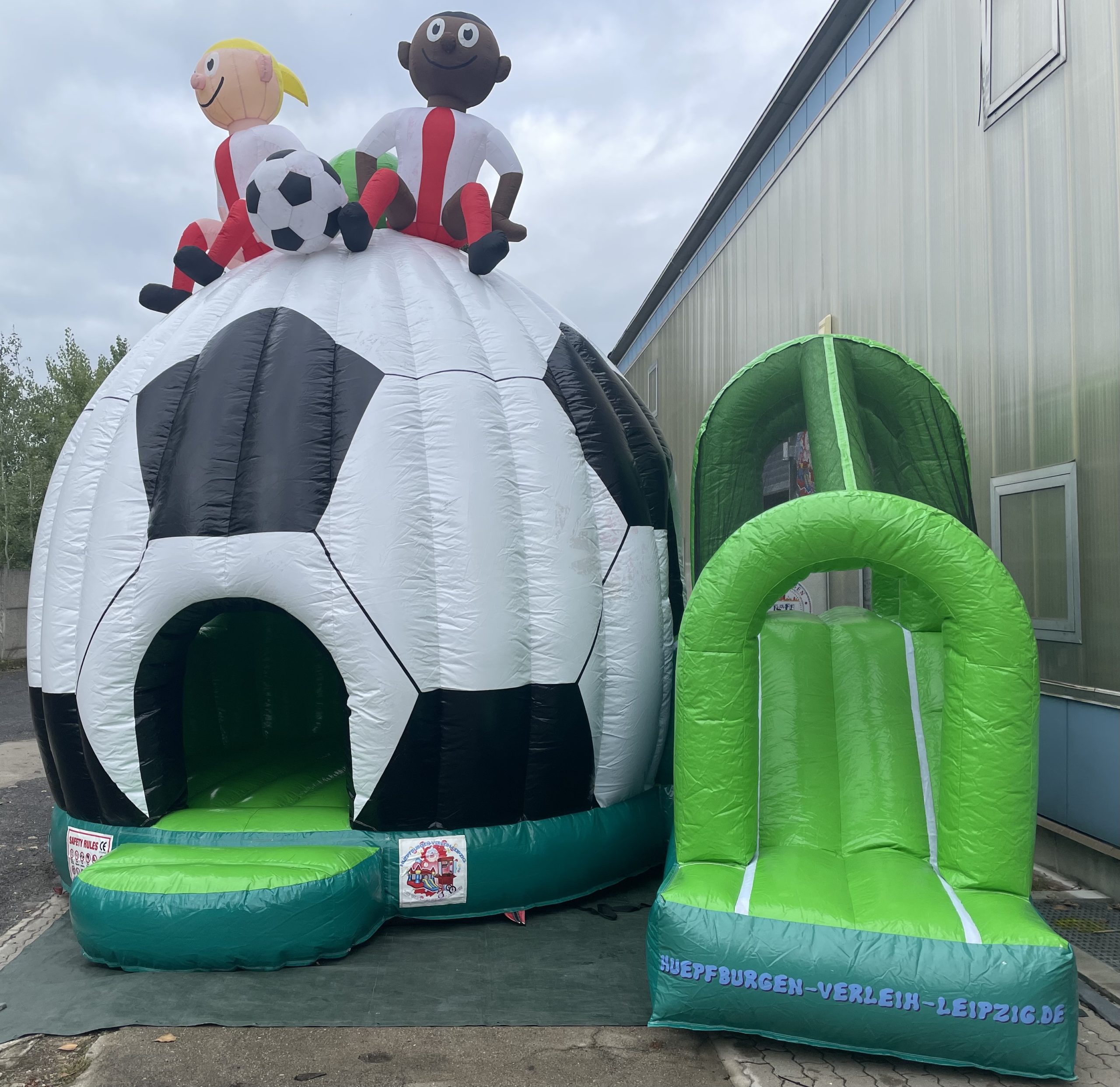 Hüpfburg „Footballer mit Rutsche“ mieten – Leipzig, ab 189 €/Tag – 4