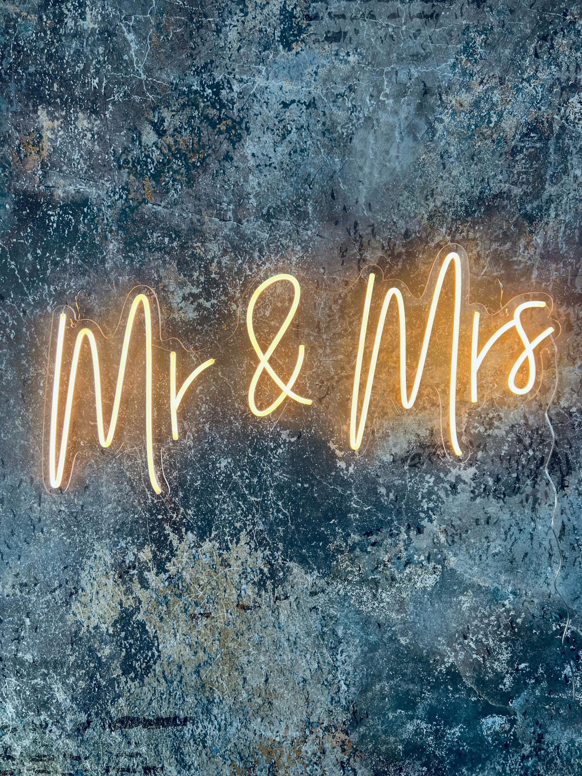 NEON-Leuchtschild „Mr & Mrs“ mieten – Leipzig, ab 69 € (Fr–Mo) – 4