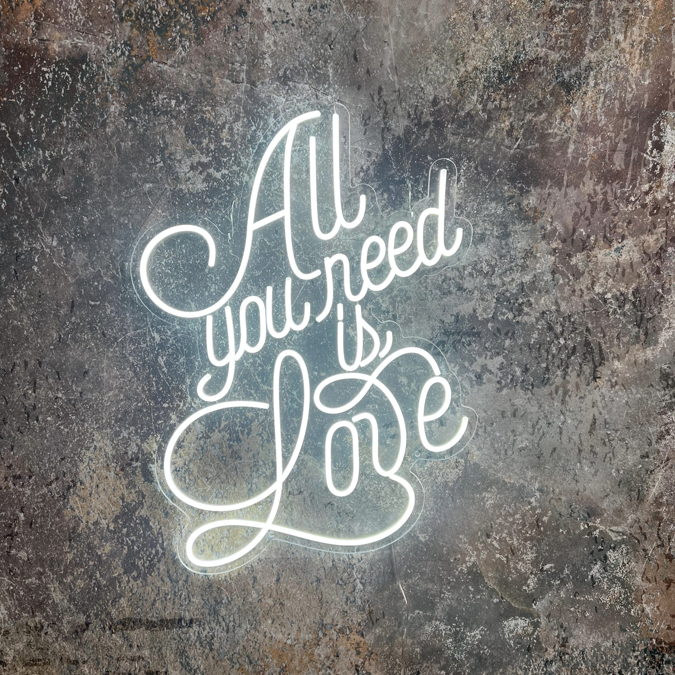 NEON-Leuchtschild „All you need is Love“ mieten – Leipzig, ab 79 € (Fr–Mo) – 5