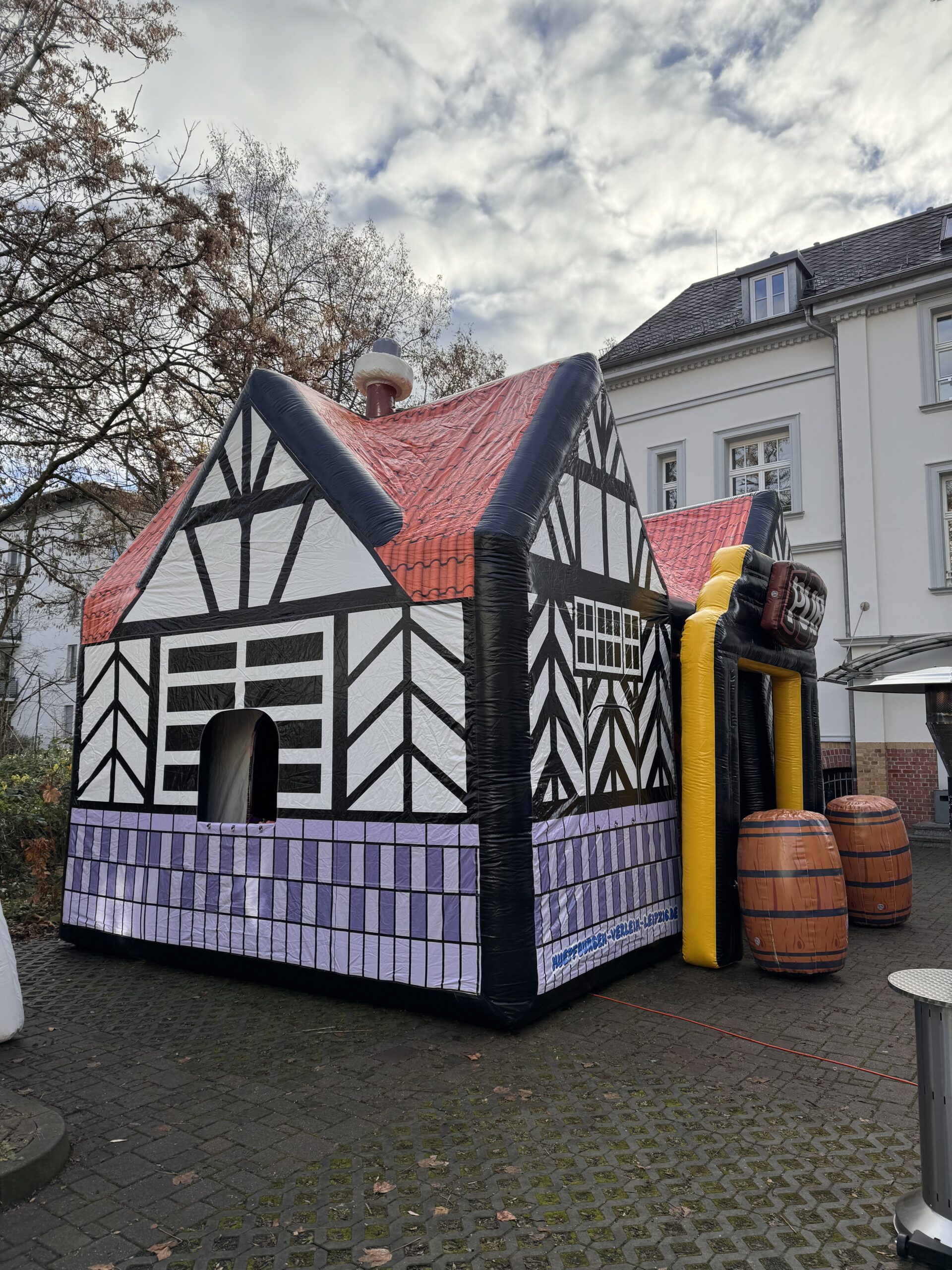 aufblasbares Partyzelt im Irish Pub Design 8 x 5m mieten – Leipzig, ab 289 €/Tag – 3
