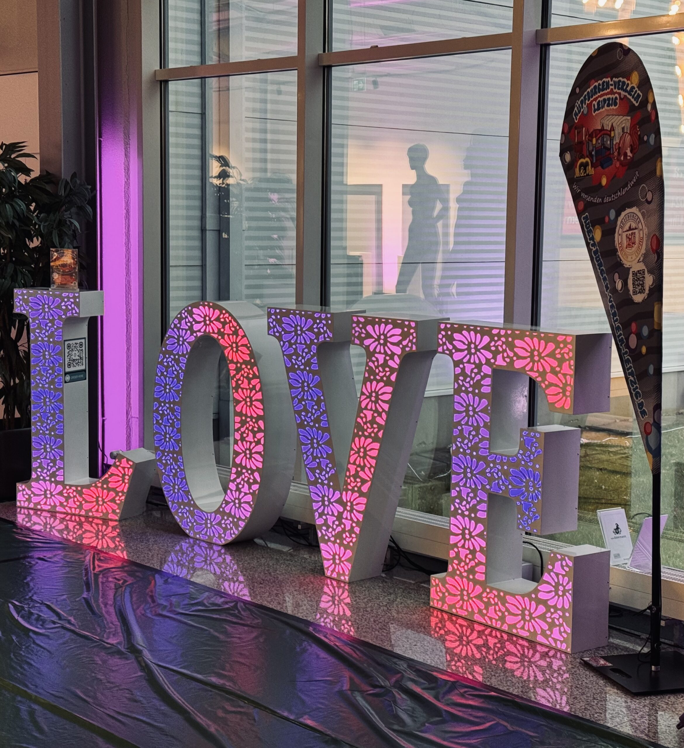 XXL Leuchtbuchstaben „LOVE“ Bohostyle mieten – Leipzig, ab 189 €/Tag – 3