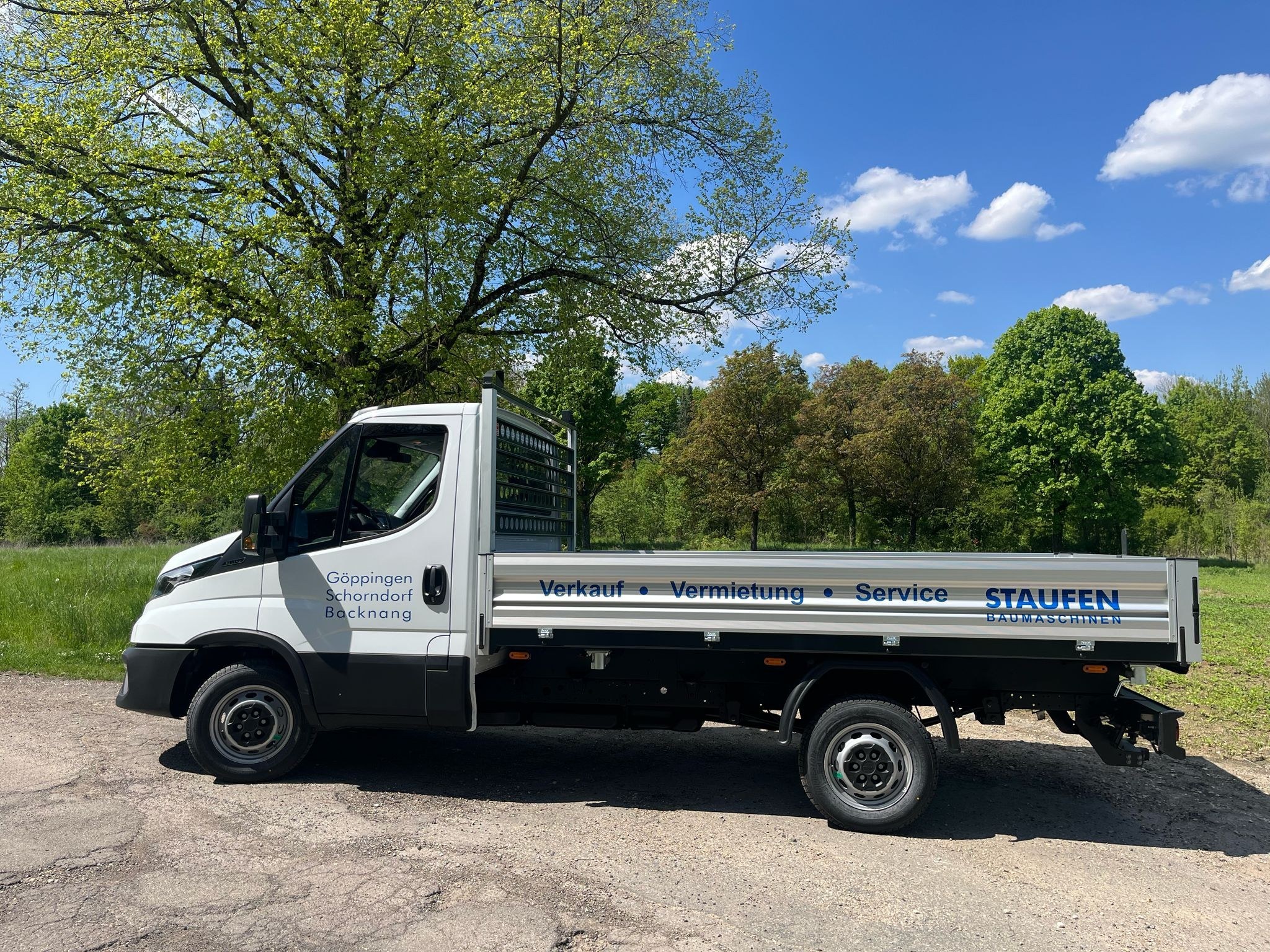 IVECO Daily Kipper 3500 kg mieten – Transporter, ab 95 € netto/Tag – 4
