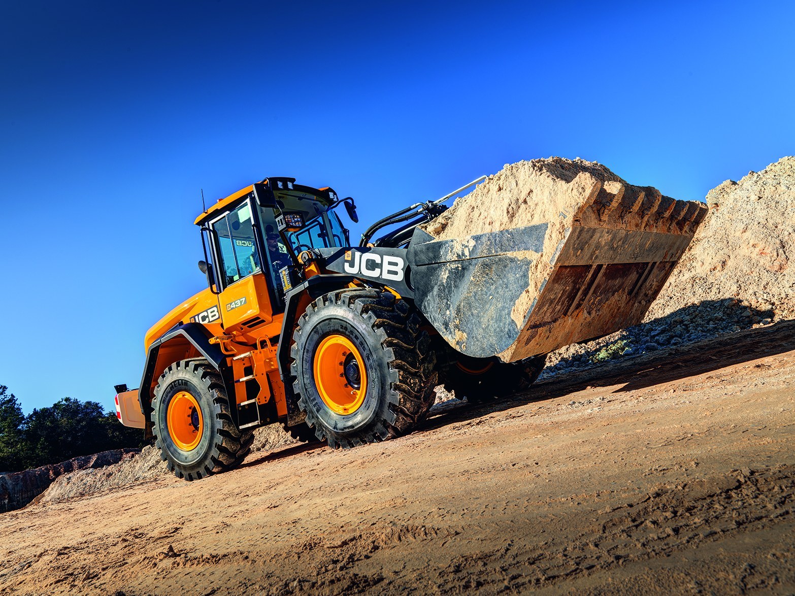 JCB 437 mieten – Radlader, ab 320 € netto/Tag