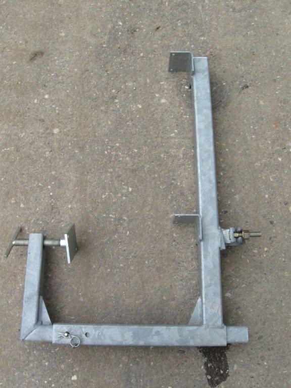 Brüstungsklammern für Geda Schuttrohre mieten – Baustellenzubehör, ab 5 € netto/Tag