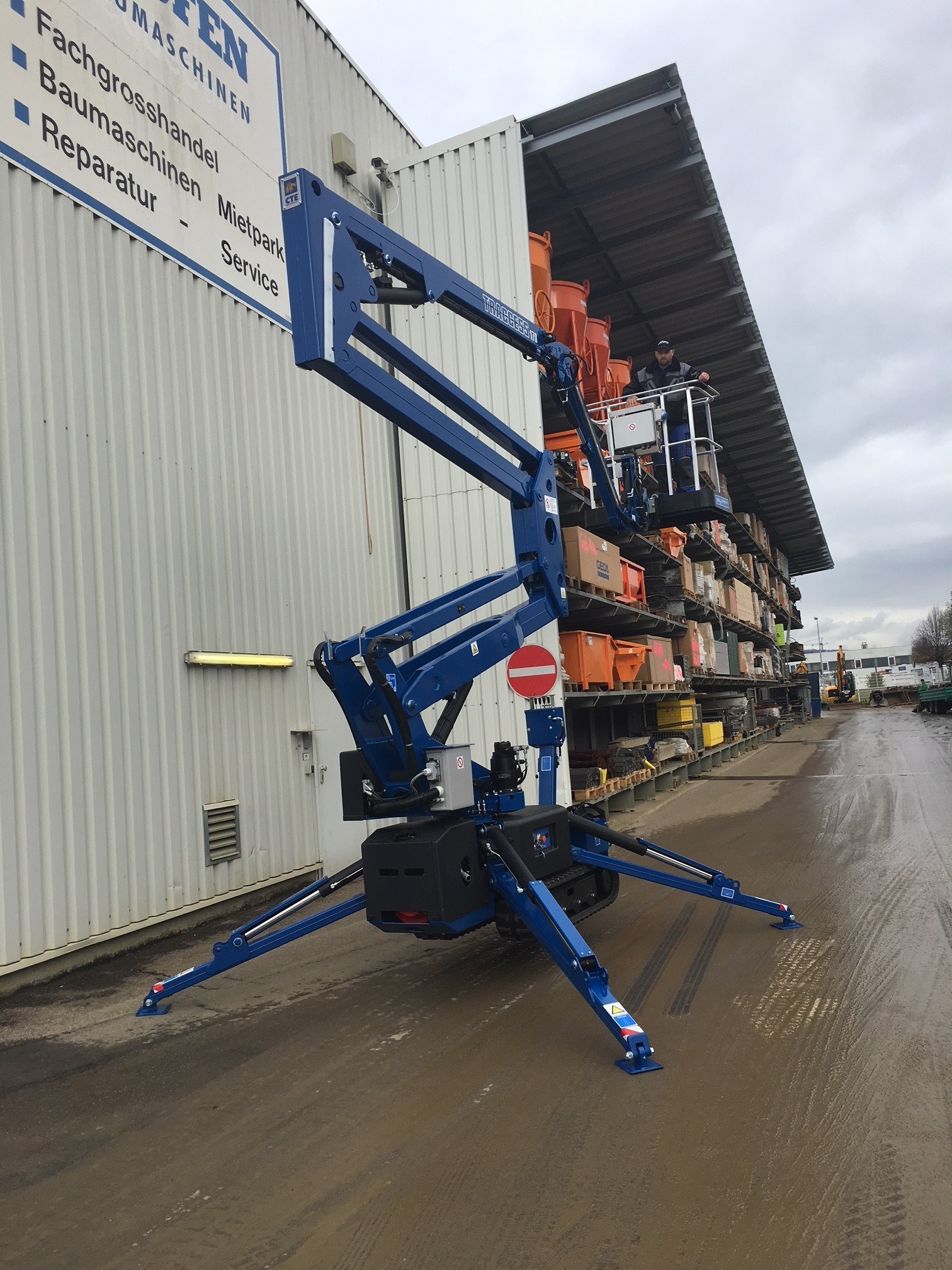 Hematec Traccess 170 mieten – Raupen-Gelenk-Teleskop-Arbeitsbühne, ab 290 € netto/Tag – 4