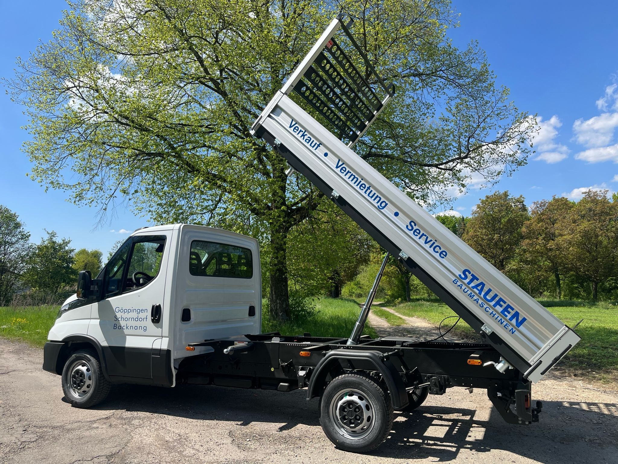 IVECO Daily Kipper 3500 kg mieten – Transporter, ab 95 € netto/Tag