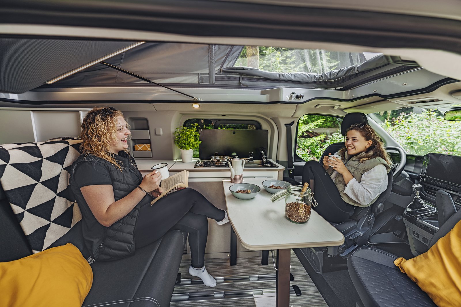 Camper EXPLORER ULTIMATE (Bürstner Copa C 530 4x4) mieten – ab 78 €/Tag, 12 Stationen – 4