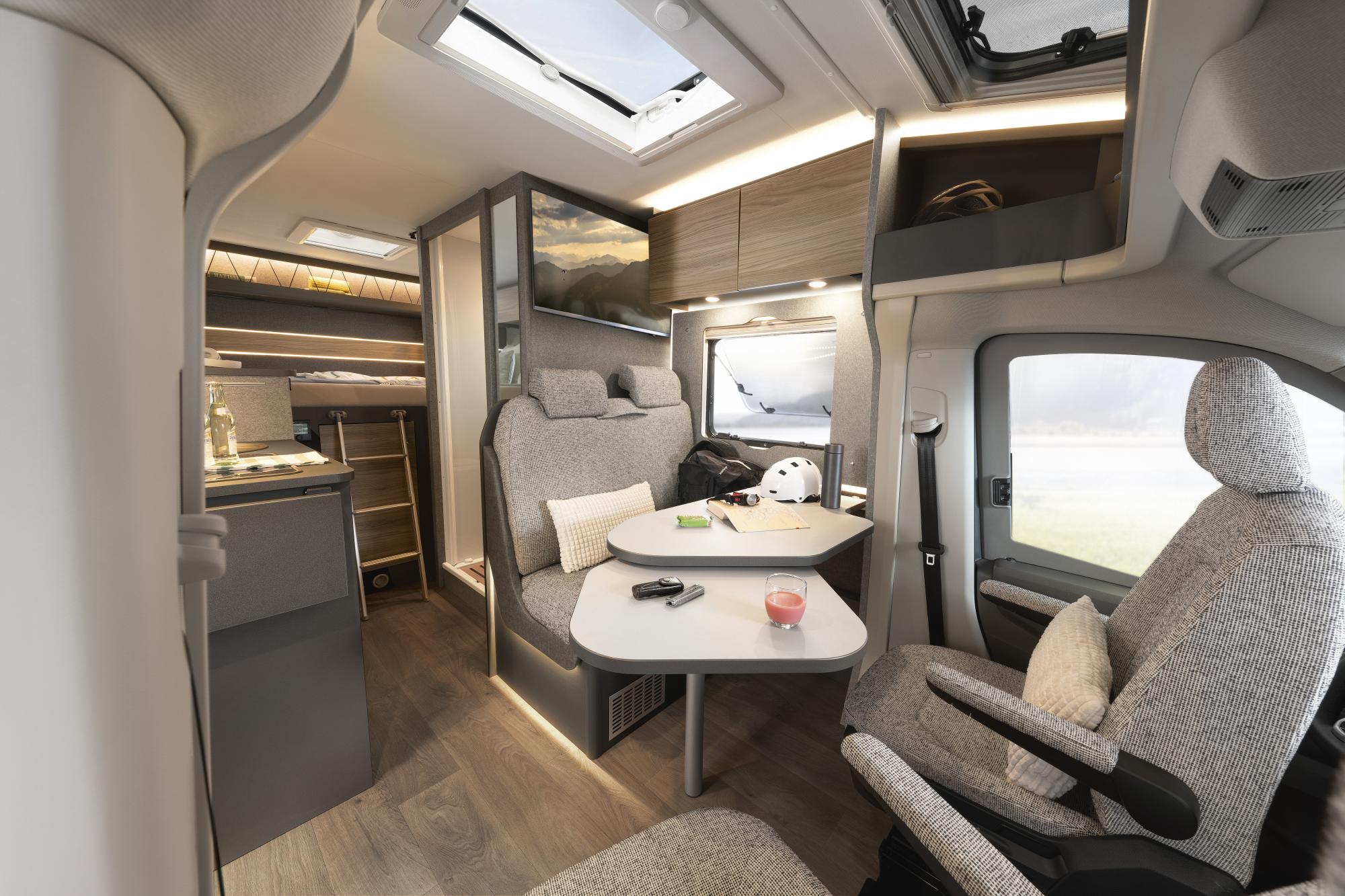 Camper VOYAGER ULTIMATE (Globebus Perform. T16 4x4) mieten – ab 98 €/Tag, 12 Stationen – 2