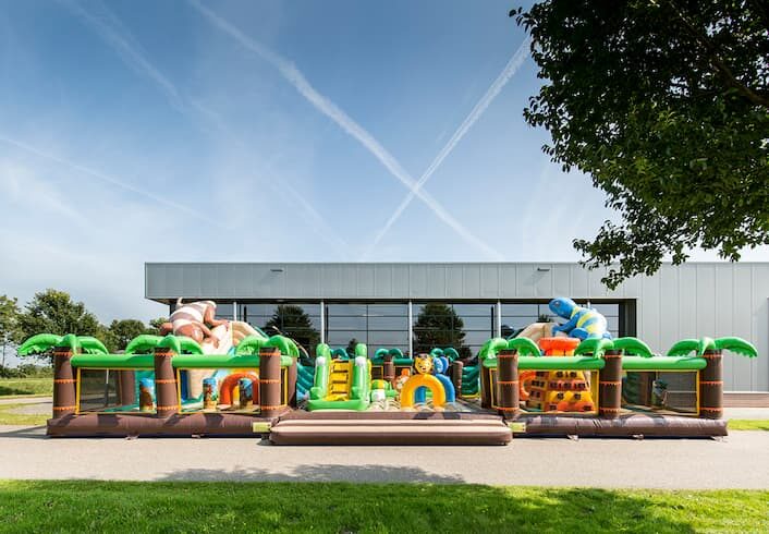 XXL Hüpfburg Jungle World mieten Dschungle mieten in Witten – Ohne Personal