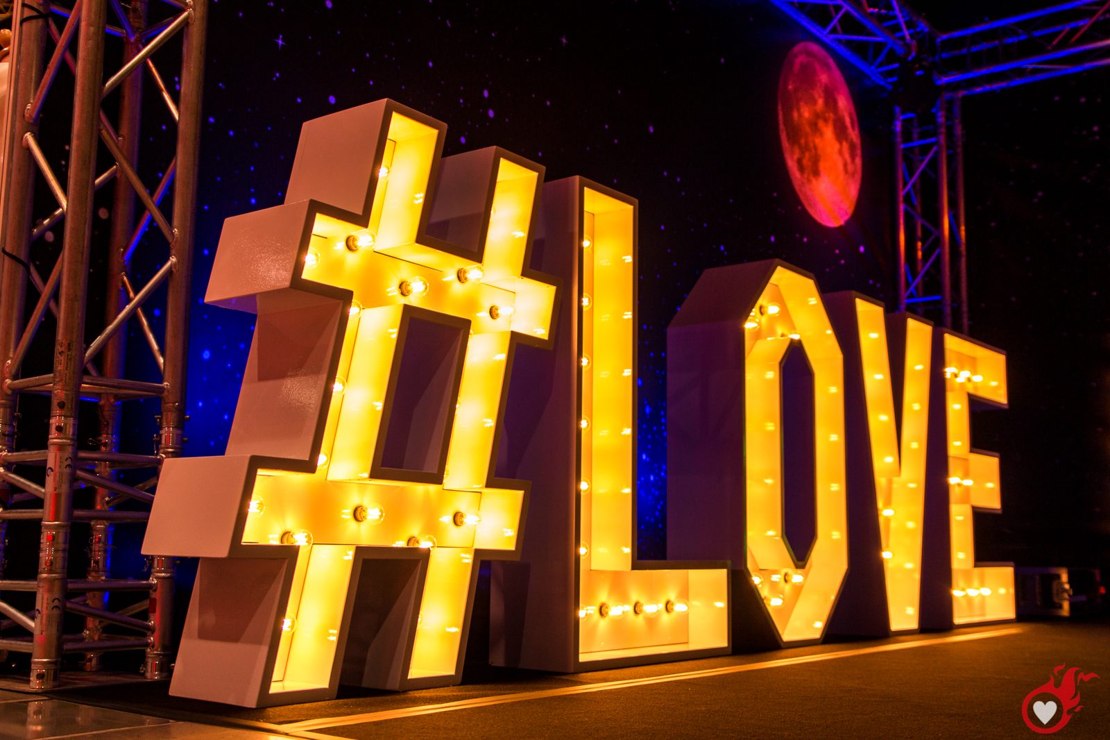 SnLverbindet - Leuchtbuchstaben Loveletters #LOVE mieten in Witten – 3