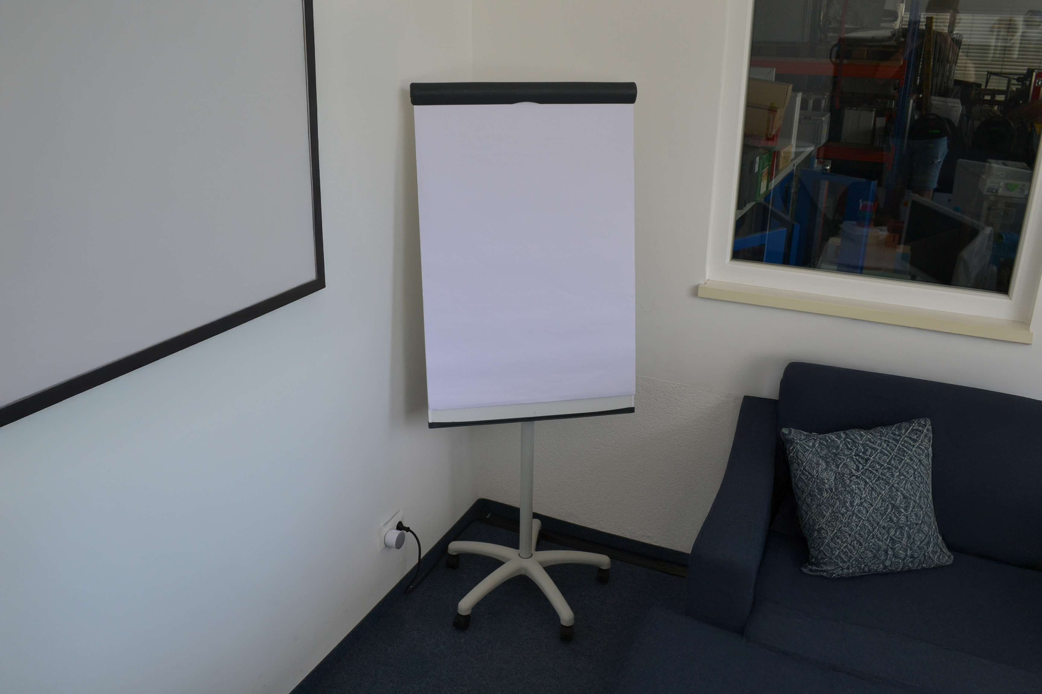 Flipchart, magnetisch, m. Rollen, weiß mieten in Reutlingen
