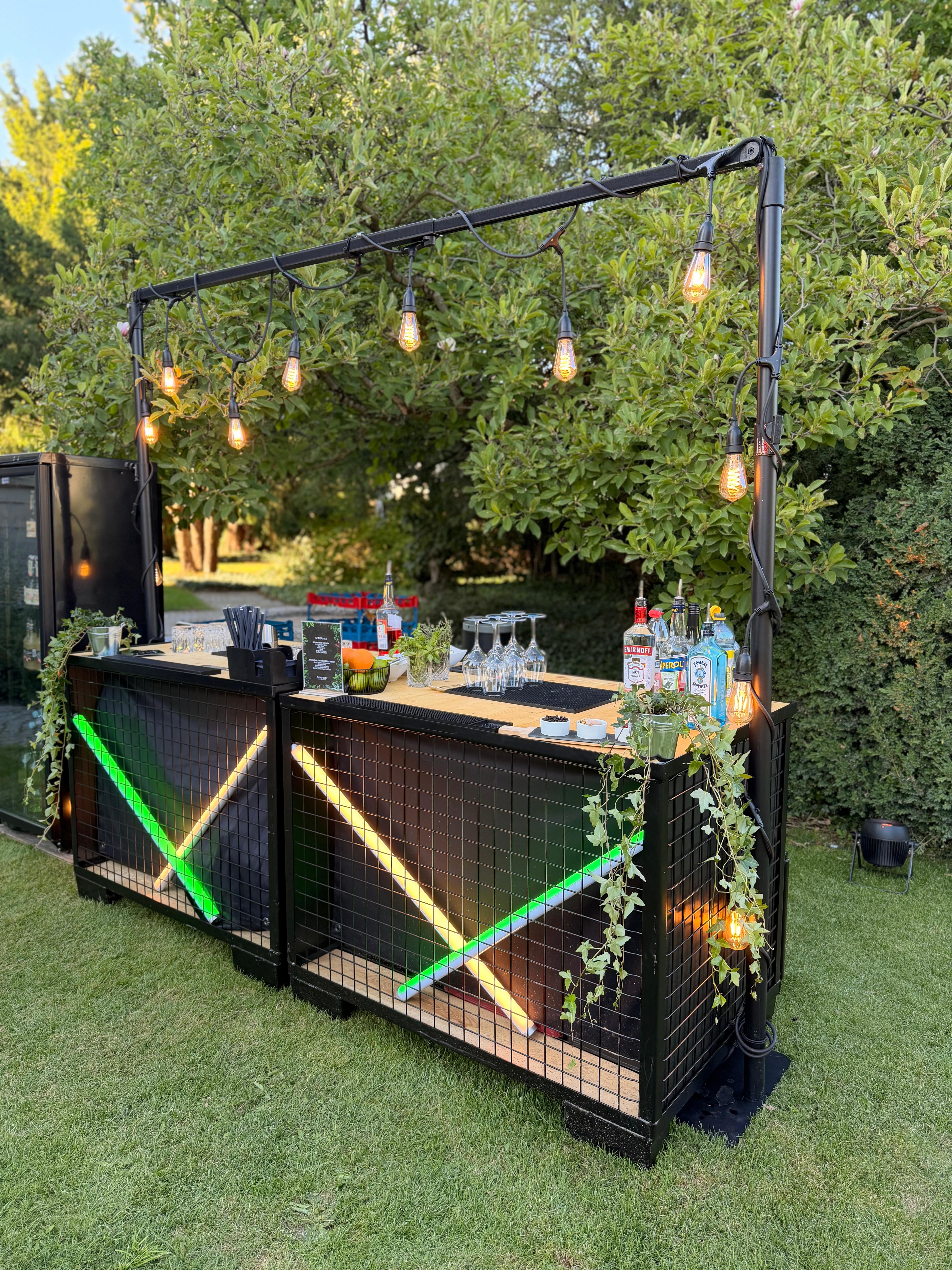 Gitterbox / Stehtisch / Theke mieten in Reutlingen – Über 80 cm
