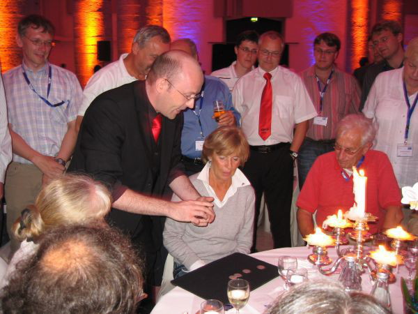 WELTMEISTER Zauberer Martin Eisele bittet zu Tisch! mieten in Reutlingen