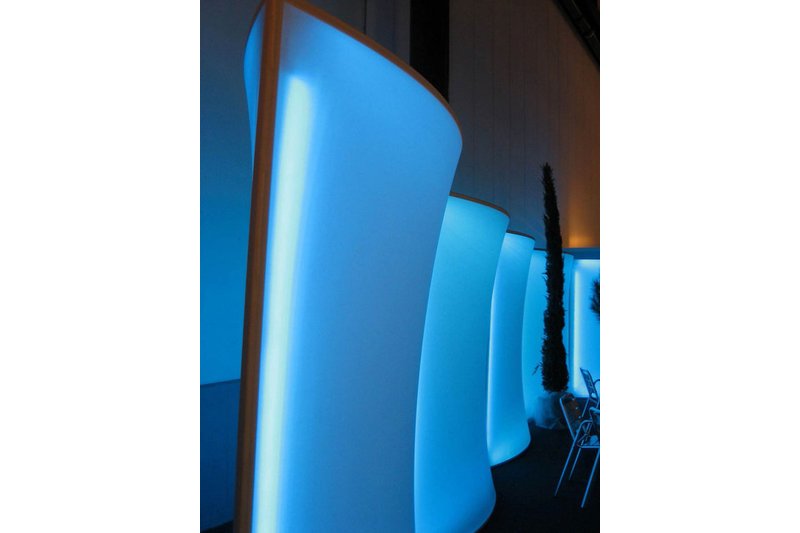 Easy Wall Raumteiler beleuchtet LED strtech weiß HMS mieten in Reutlingen