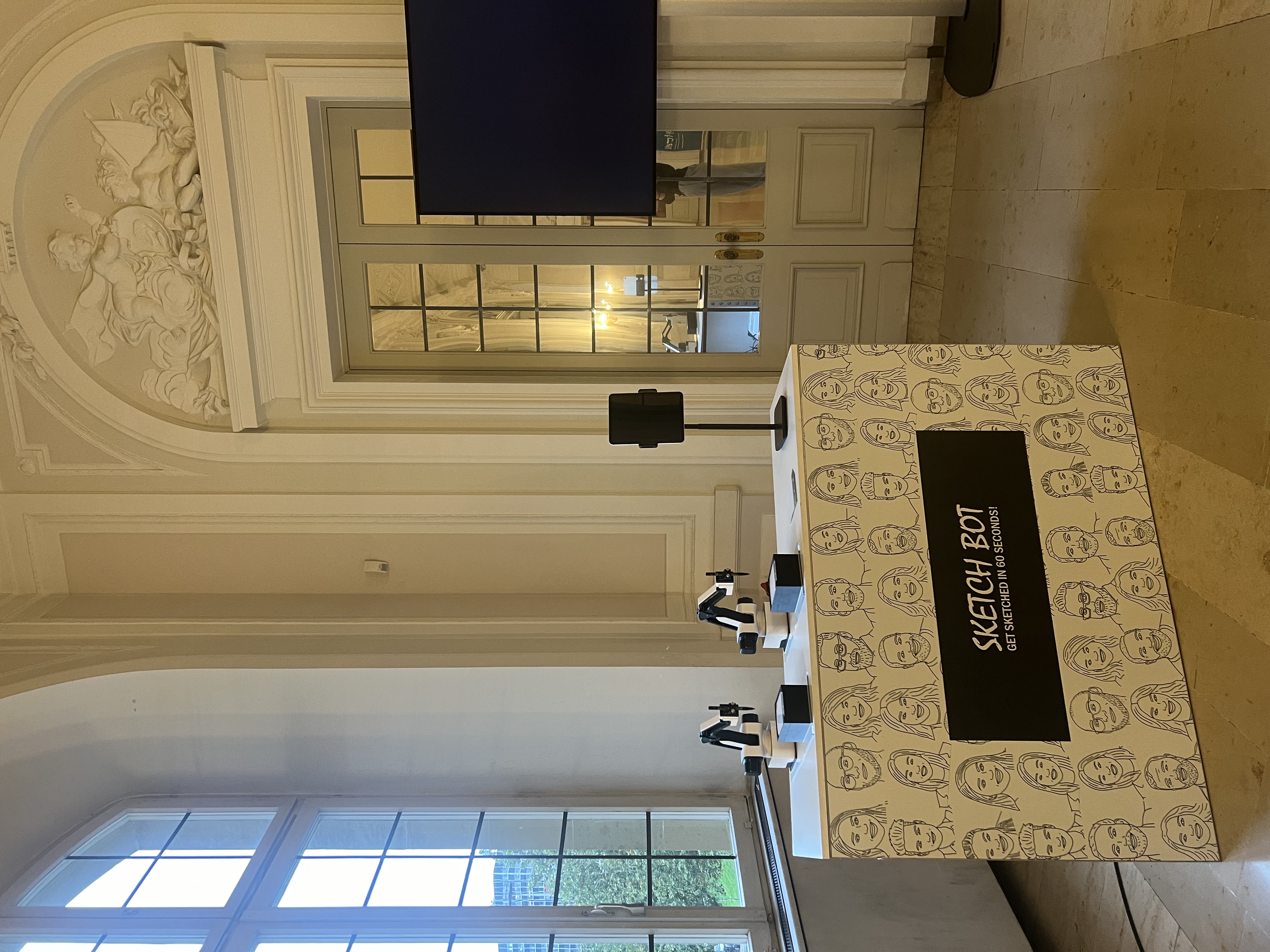 Fotobox / Sketchbot Zeichenroboter / KI-Roboter mieten in Reutlingen – 4