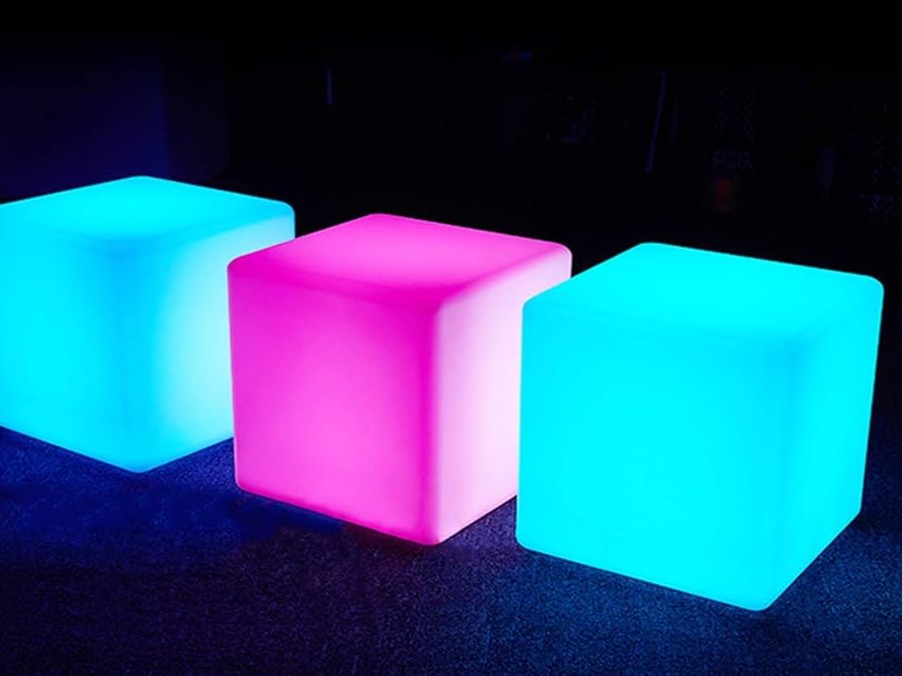 LED Würfel, für innen-/außen mieten in Reutlingen – Hocker