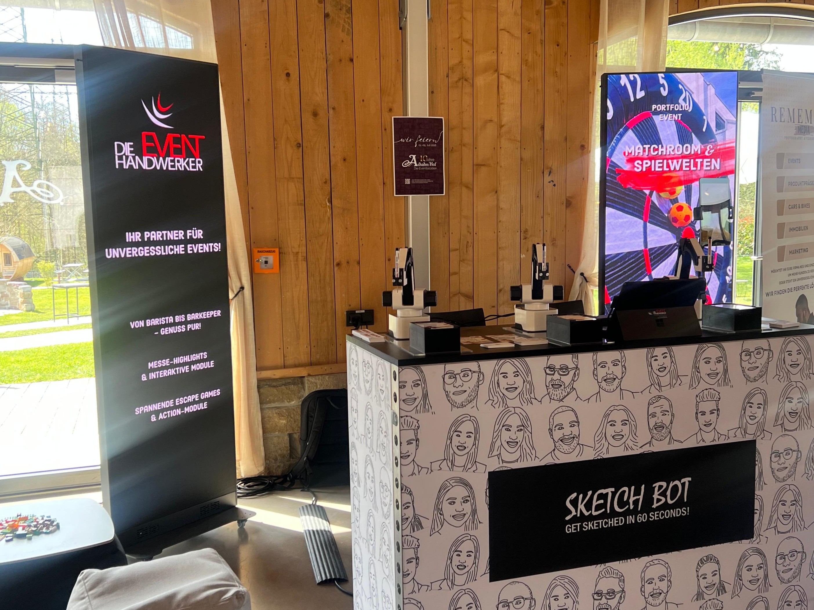 Fotobox / Sketchbot Zeichenroboter / KI-Roboter mieten in Reutlingen – 5