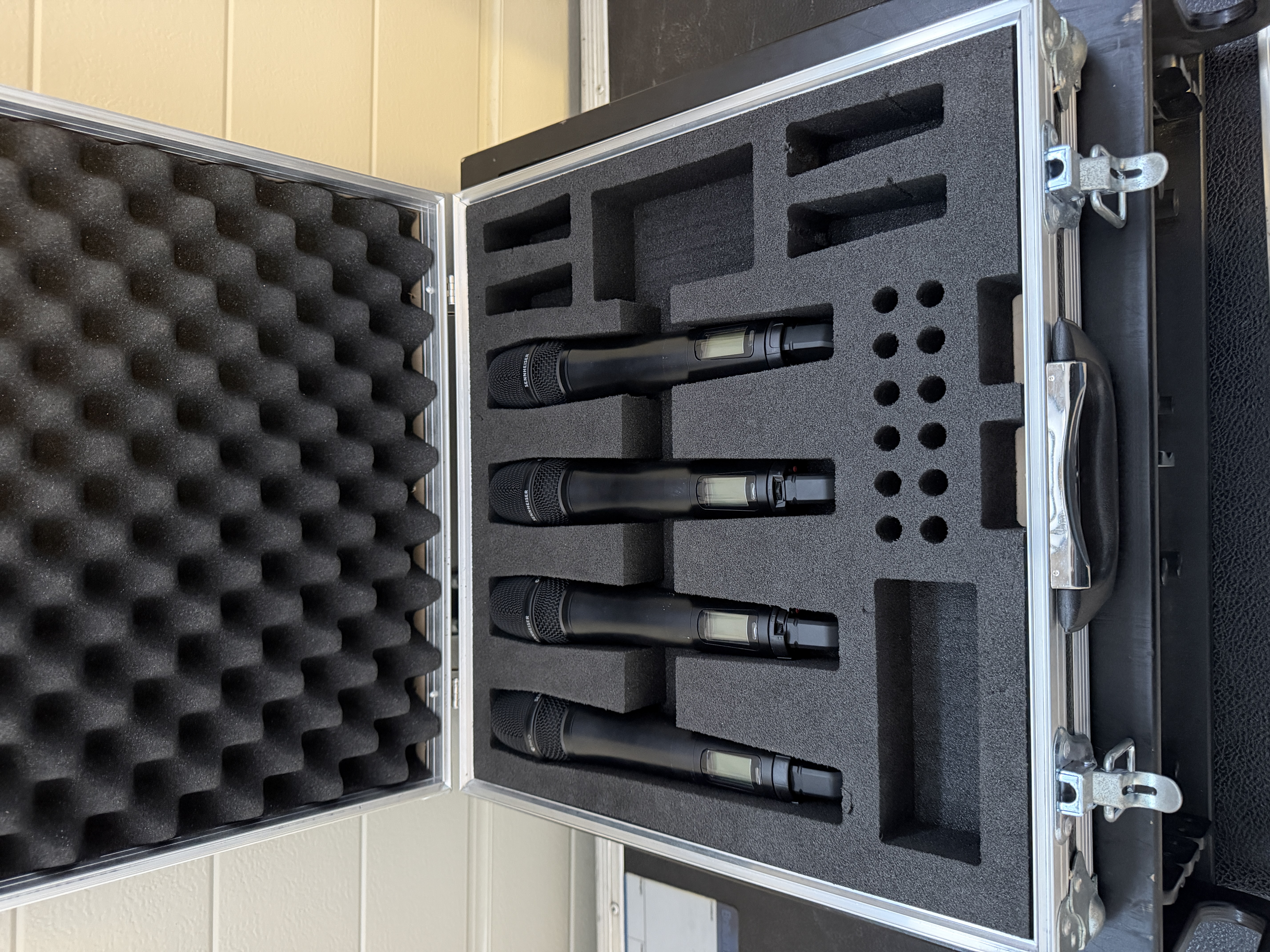 ennheiser 4-Kanal Funkmikrofon-Set · 4× Handsender mieten in Langenhagen – Sennheiser – 4