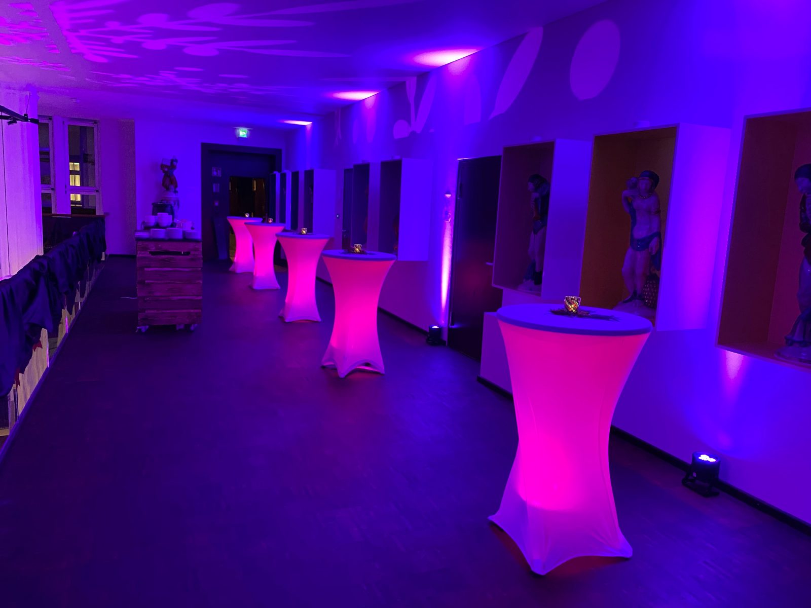 Akku-LED-Scheinwerfer Set (8×) · bis 20 h Laufzeit · IP65 mieten in Langenhagen – 3