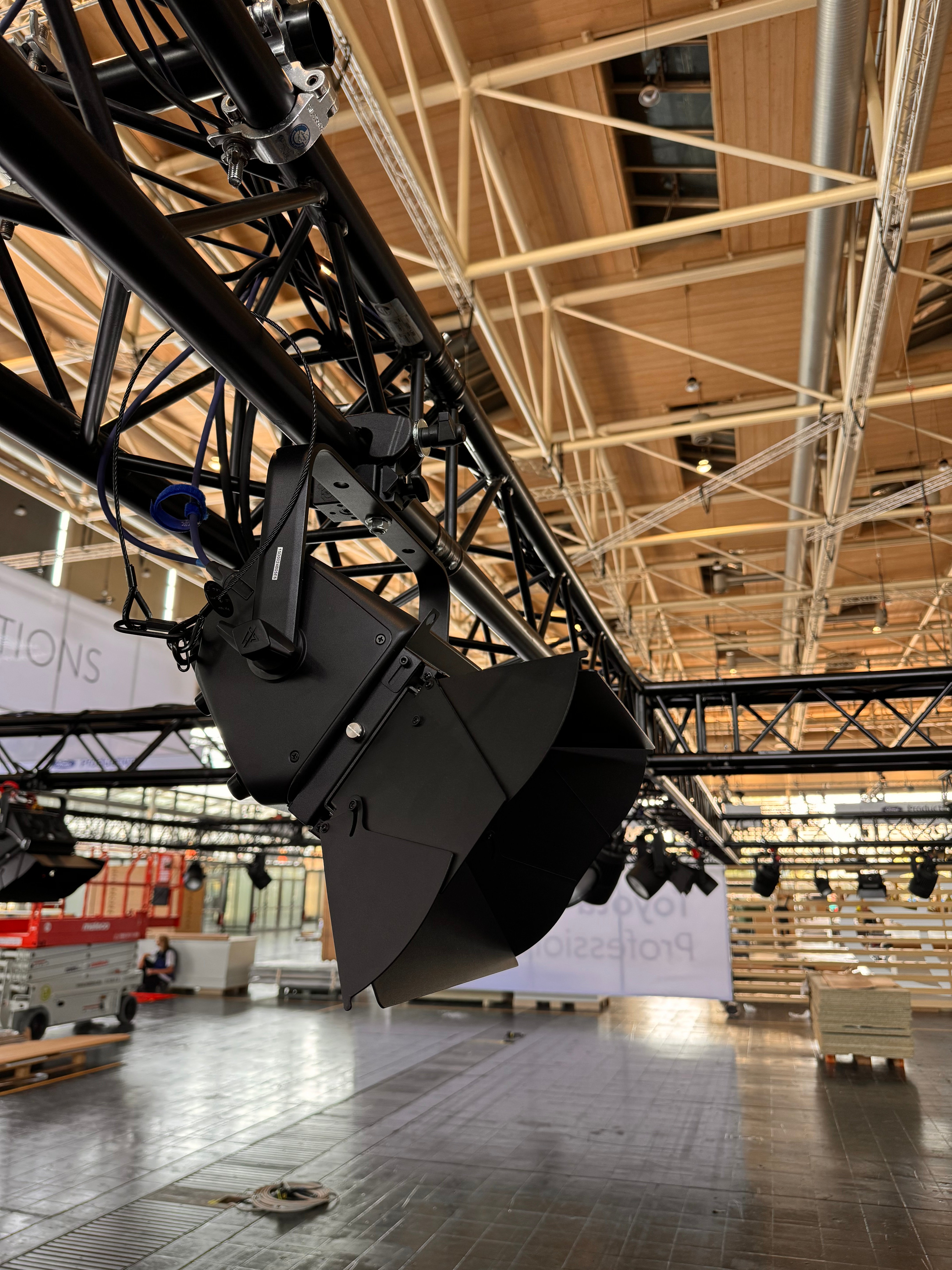 LED-Tageslicht-Fluter · Tunable White · Messe mieten in Langenhagen – 3