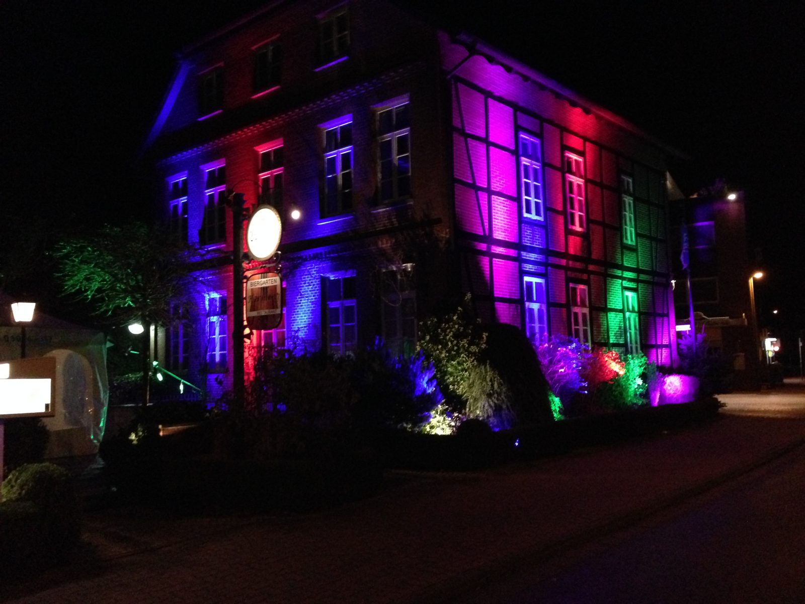 Mobiles Akku-Lichtsystem · 8× LED-Scheinwerfer inkl. mieten in Langenhagen – LED-Leuchten – 5