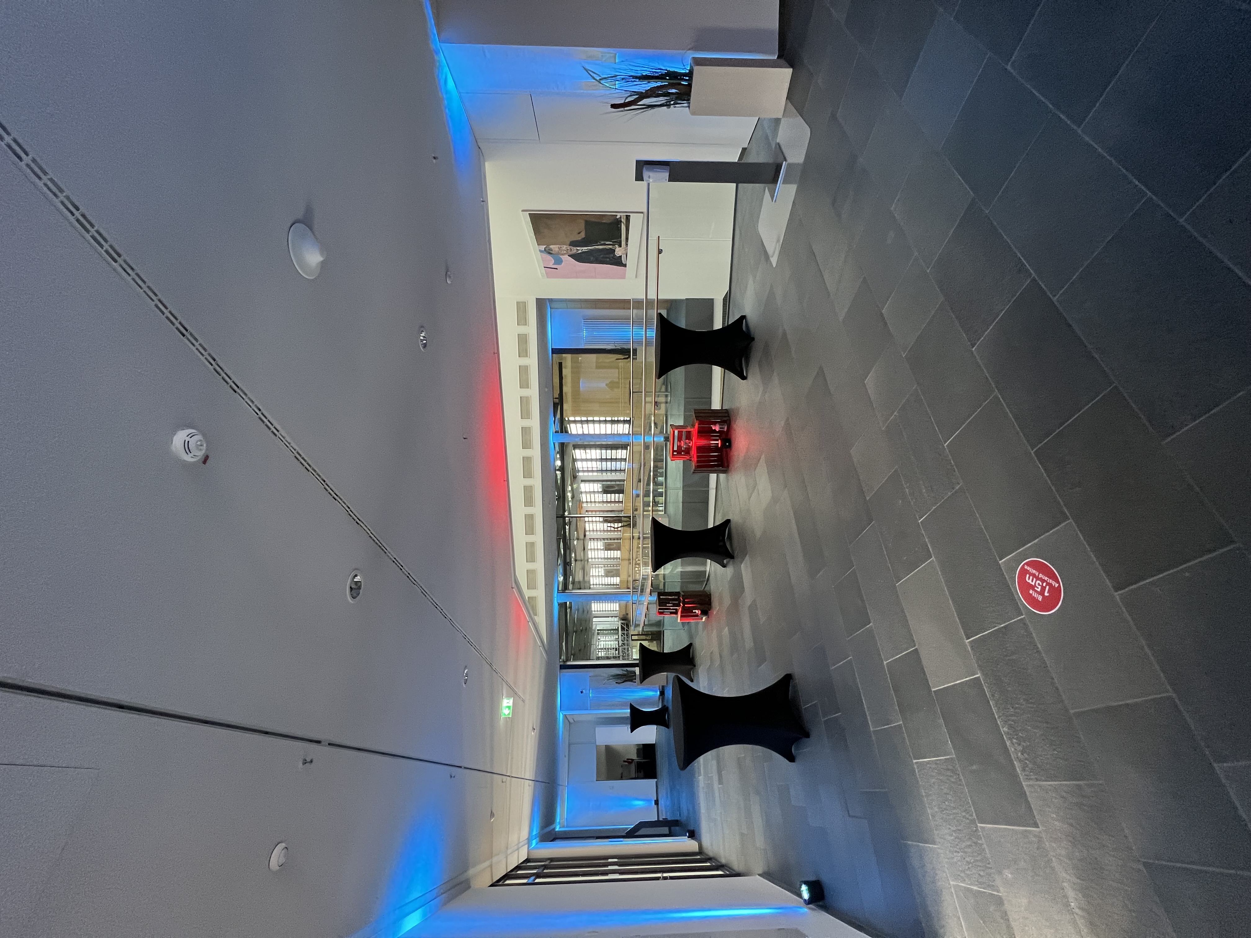 LED-Floorspot Set · 4× RGBA LED mieten in Langenhagen – Standard-Bühnenscheinwerfer – 3
