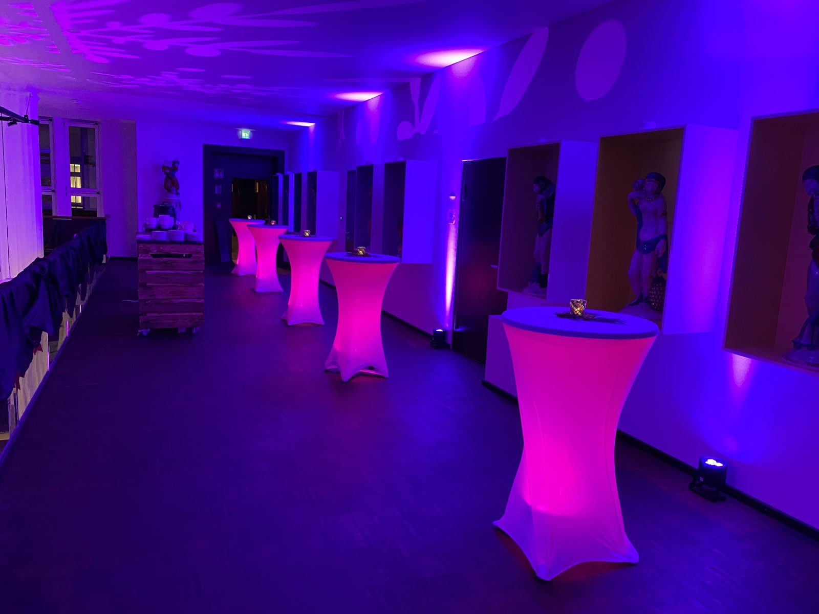 Mobiles Akku-Lichtsystem · 8× LED-Scheinwerfer im Ladecase mieten in Langenhagen – 3