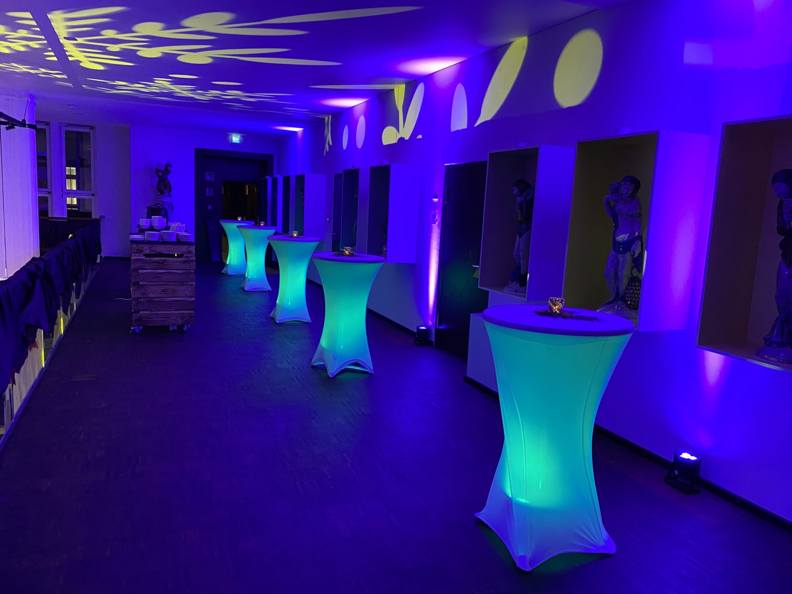 Akku-LED-Scheinwerfer Set (8×) · bis 20 h Laufzeit · IP65 mieten in Langenhagen – 4