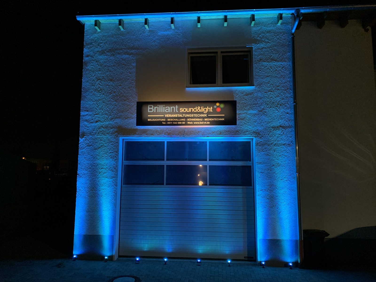 Mobiles Akku-Lichtsystem · 8× LED-Scheinwerfer inkl. mieten in Langenhagen – LED-Leuchten – 3