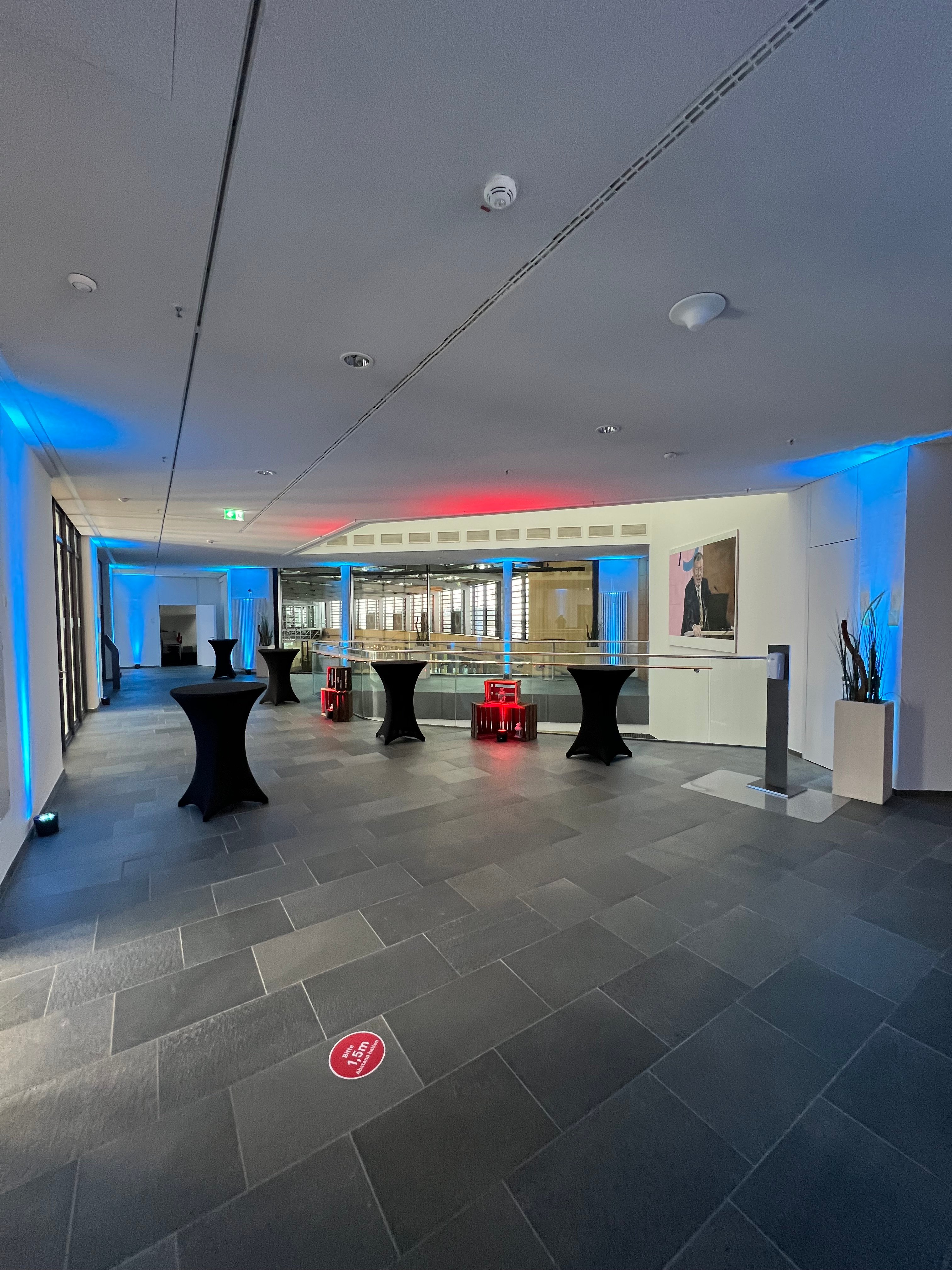LED-PAR Lichtset RGBA · Kräftige Floorspots mieten in Langenhagen – 3