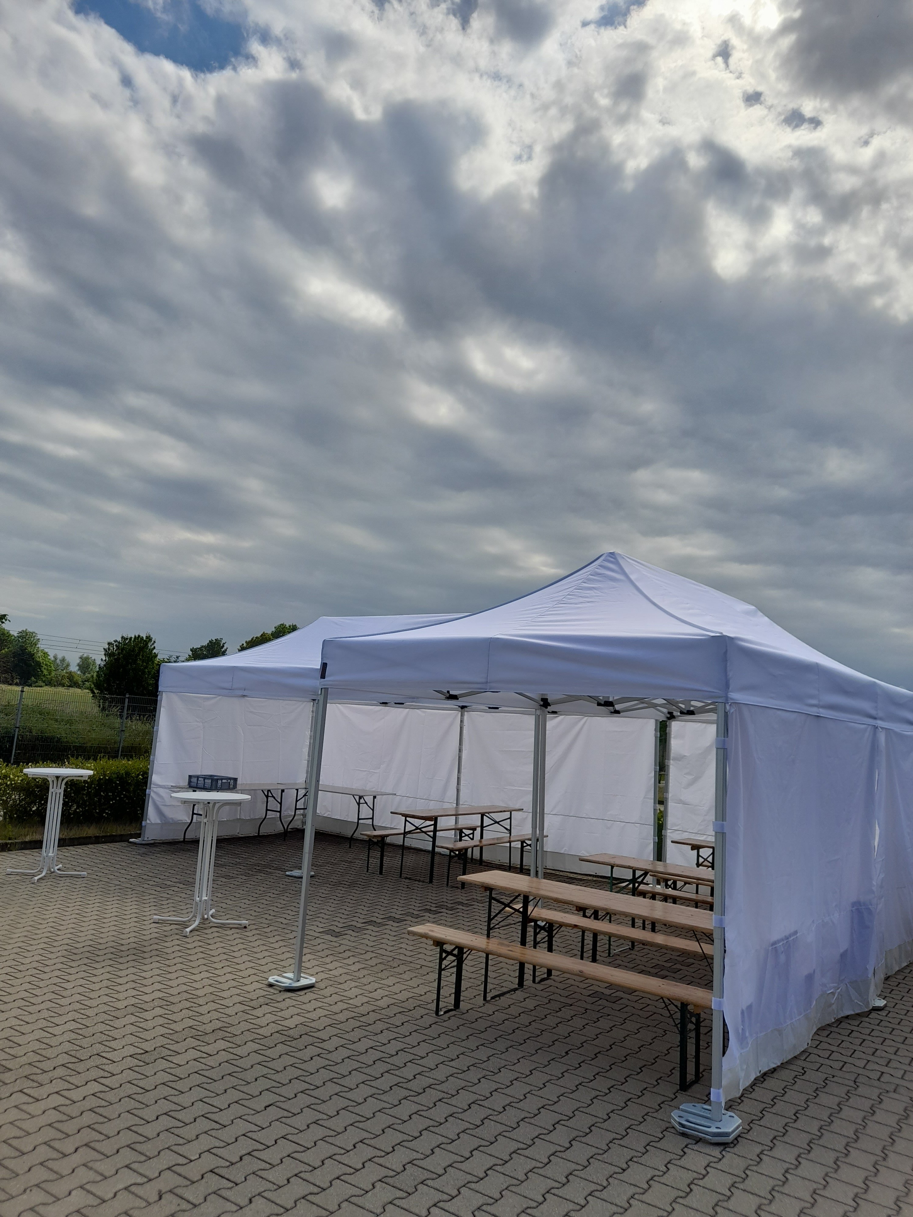 Bierzeltgarnitur 50x220cm mieten in Neuss – Biertisch 50 cm breit – 5