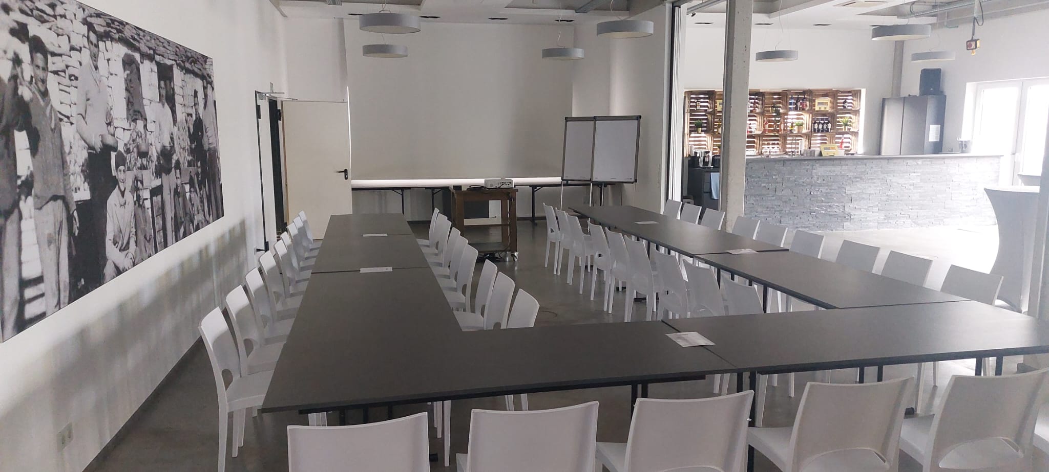 Designstuhl "Majestic" weiß mieten in Neuss – Kunststoffstuhl – Thumbnail 8