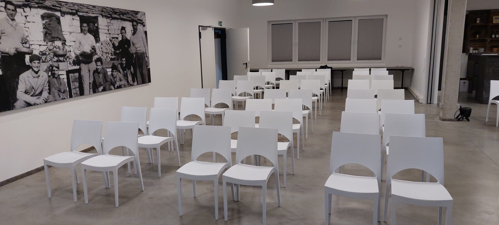 Designstuhl "Majestic" weiß mieten in Neuss – Kunststoffstuhl – 3