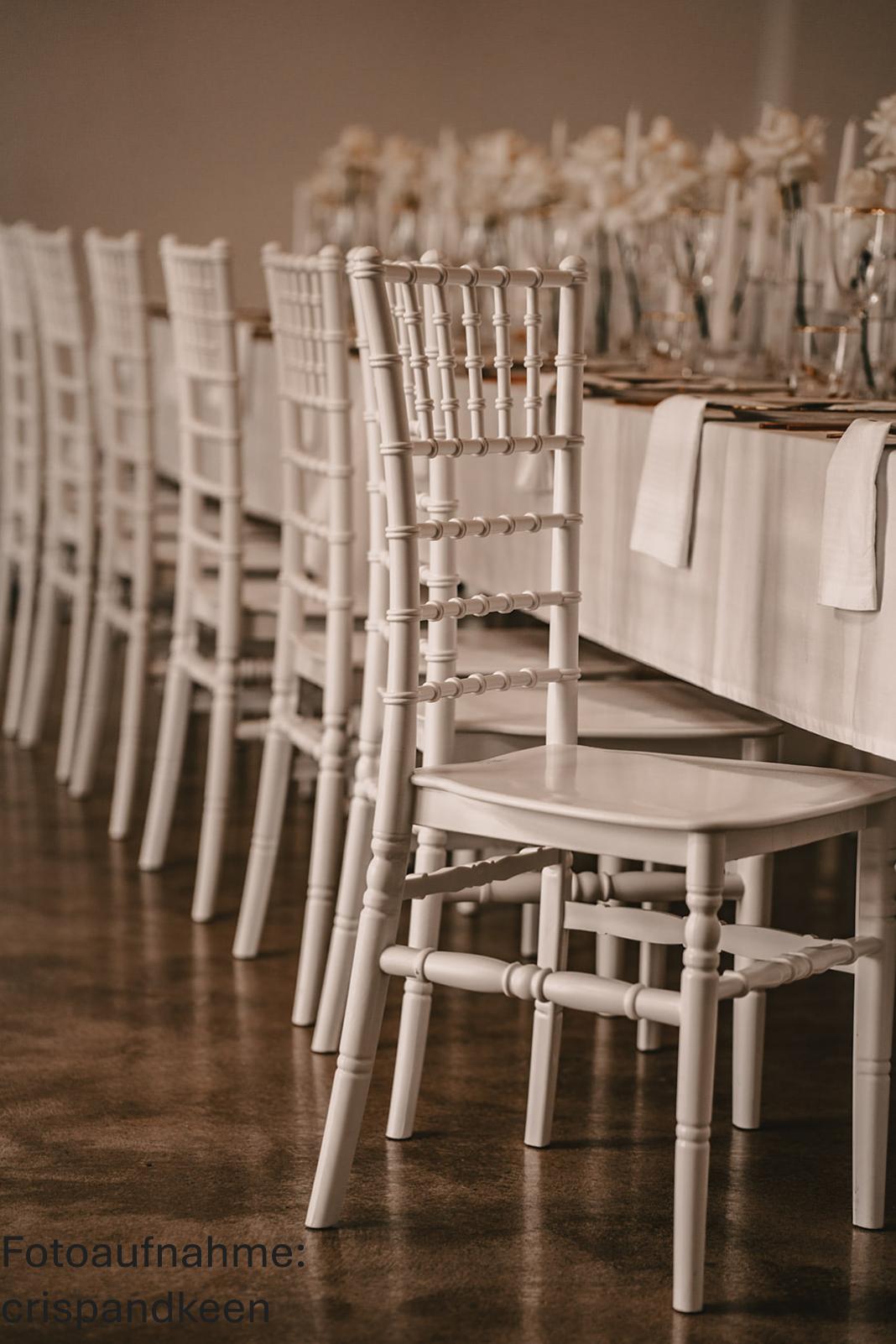 Hochzeitsstuhl "Chiavari" weiß mieten in Neuss – Kunststoffstuhl