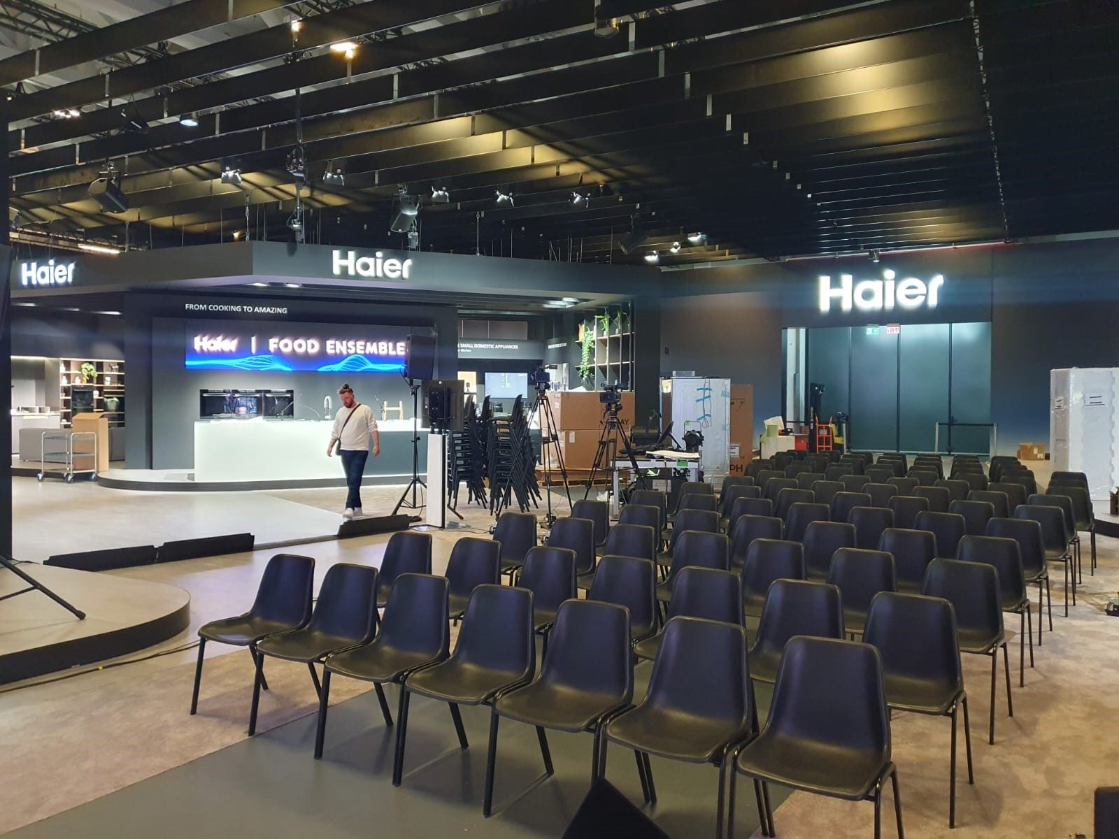 Formschalenstuhl Stapelstuhl Konferenzstuhl mieten leihen Berlin mieten in Berlin – 2