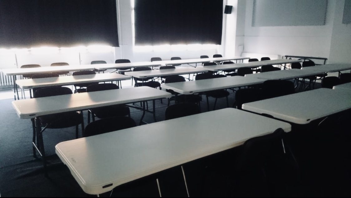 Banketttisch Klapptisch - 1 mieten in Berlin – 1,83m x 0,76m – Thumbnail 6