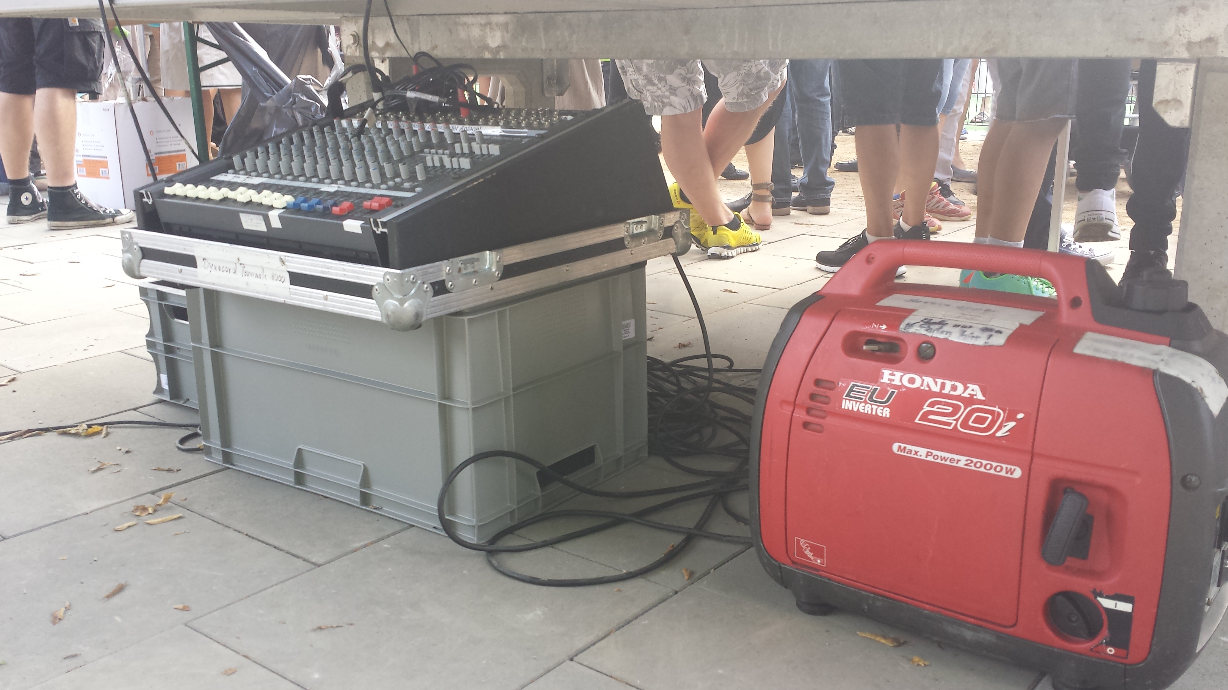 Honda EU20i Stromgenerator 2000W Stromerzeuger mieten in Köln – 51x29x42,5cm – 2