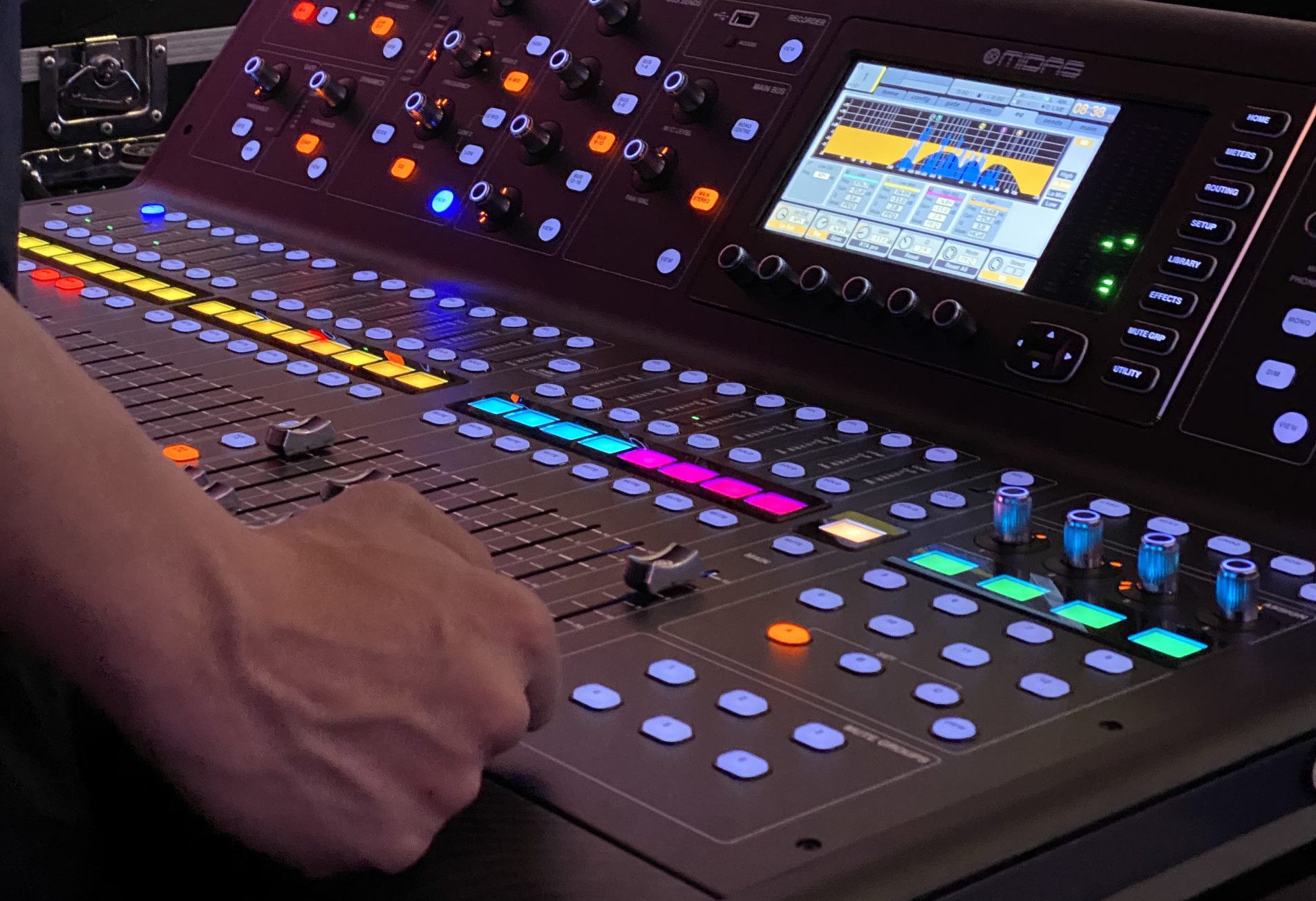 Tontechniker (für live) mit Equipment und mieten in Köln – 2