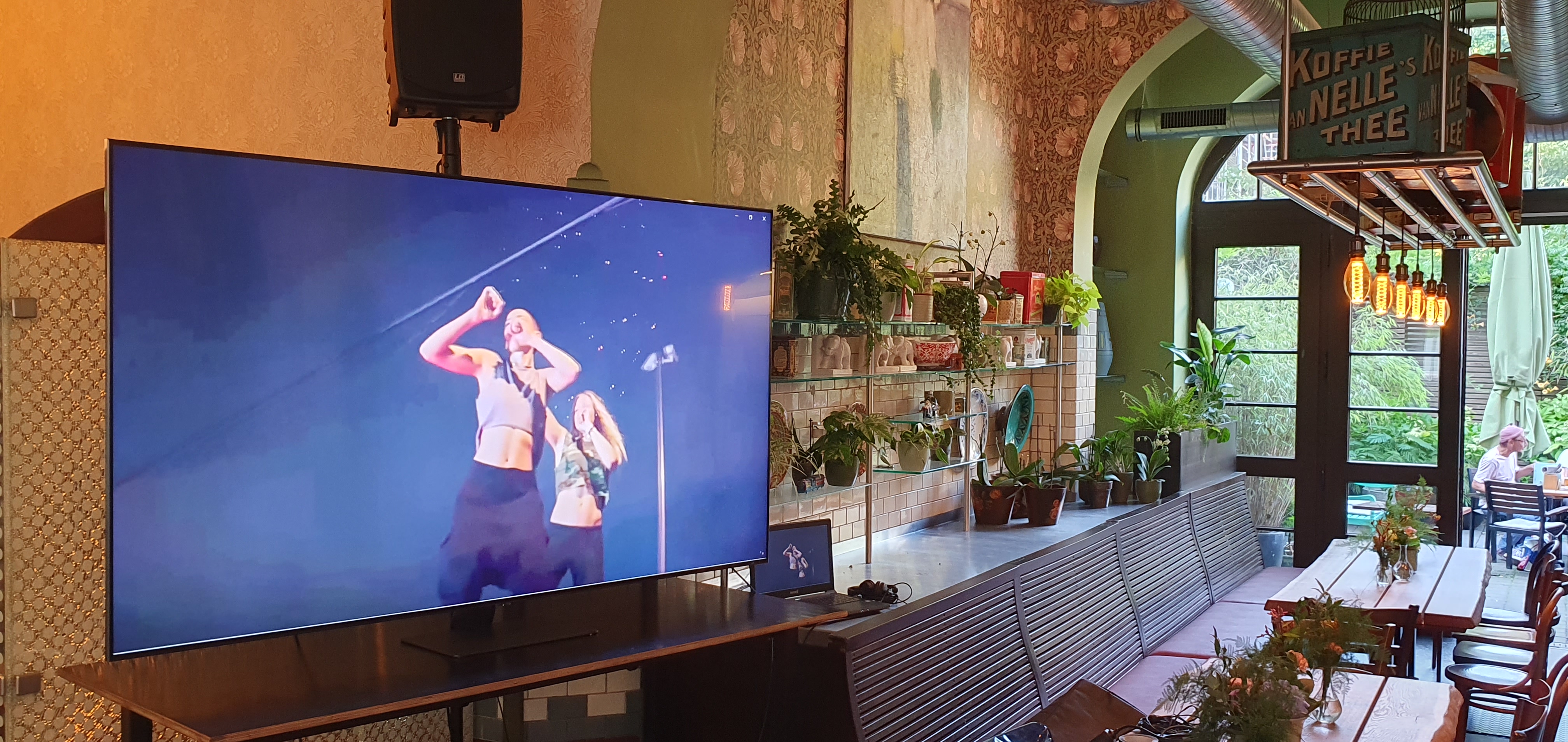 85" TV Monitor Display Q LED mieten in Köln – 1893mm x 1163mm x 339 mm – 4
