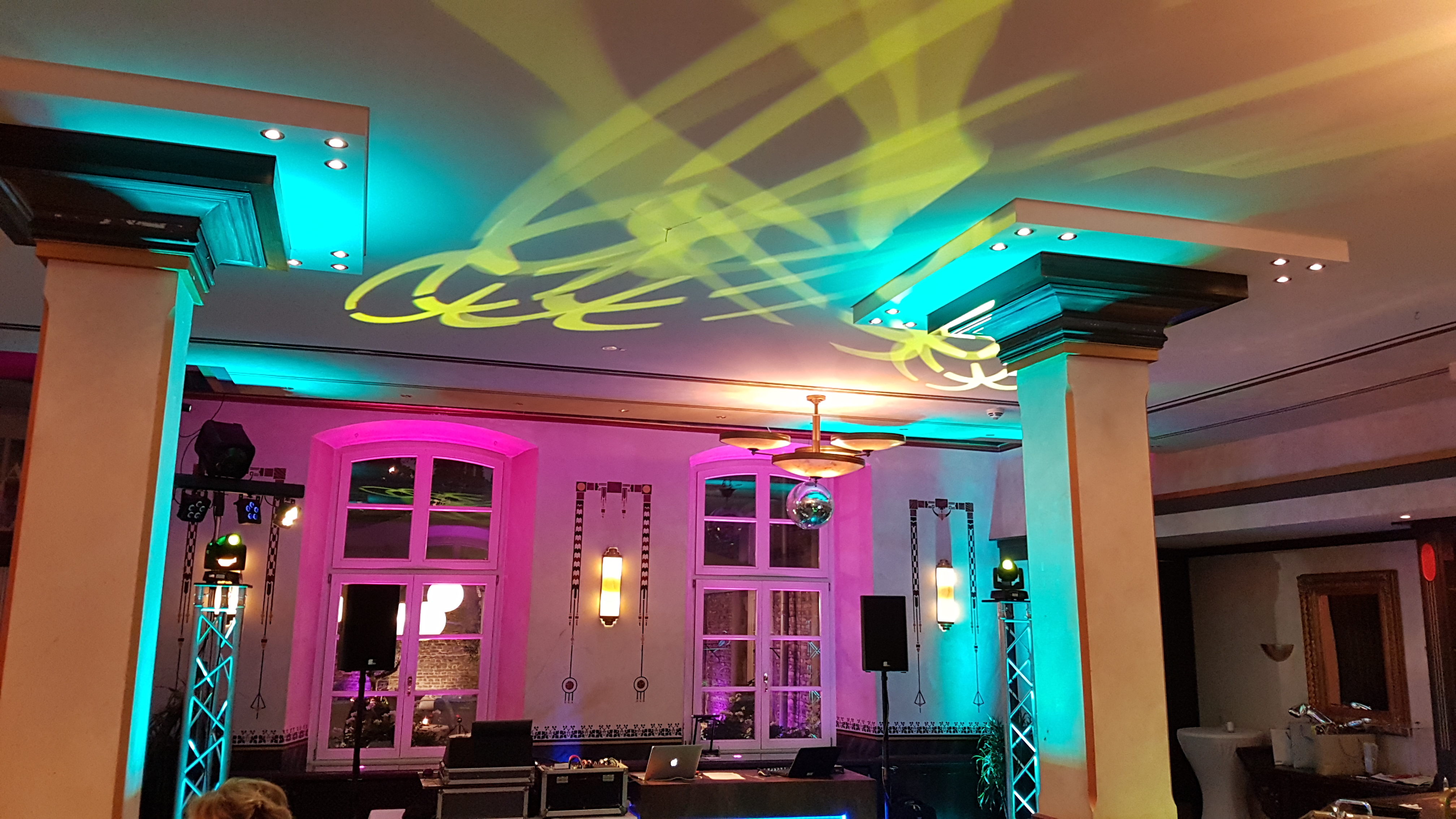 Lichtanlage für kleine Events mieten in Köln – Thumbnail 6