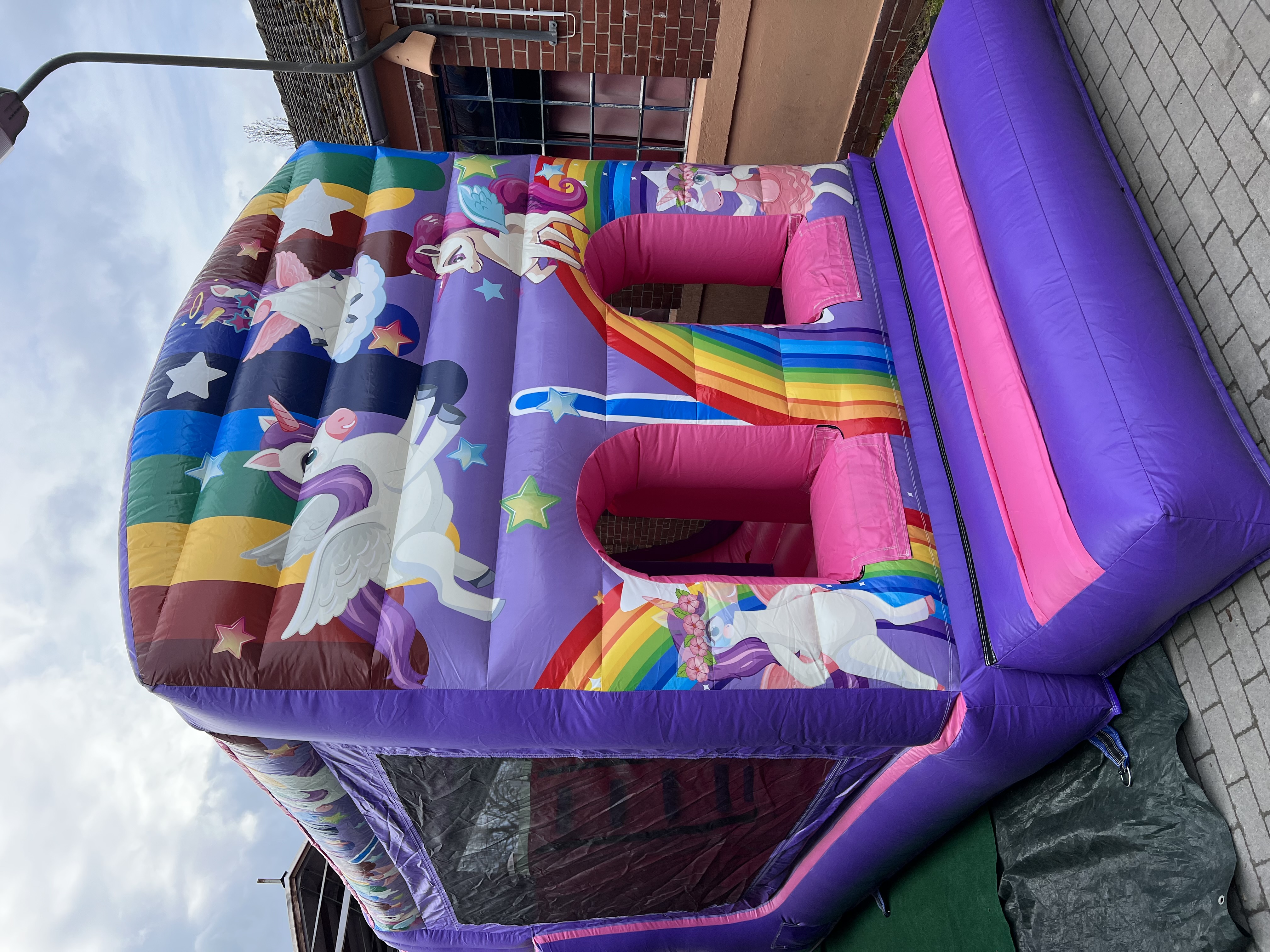 Hüpfburg "Einhornstrecke" mieten Spielstrecke Einhorn Hindernisbahn mieten in Berlin