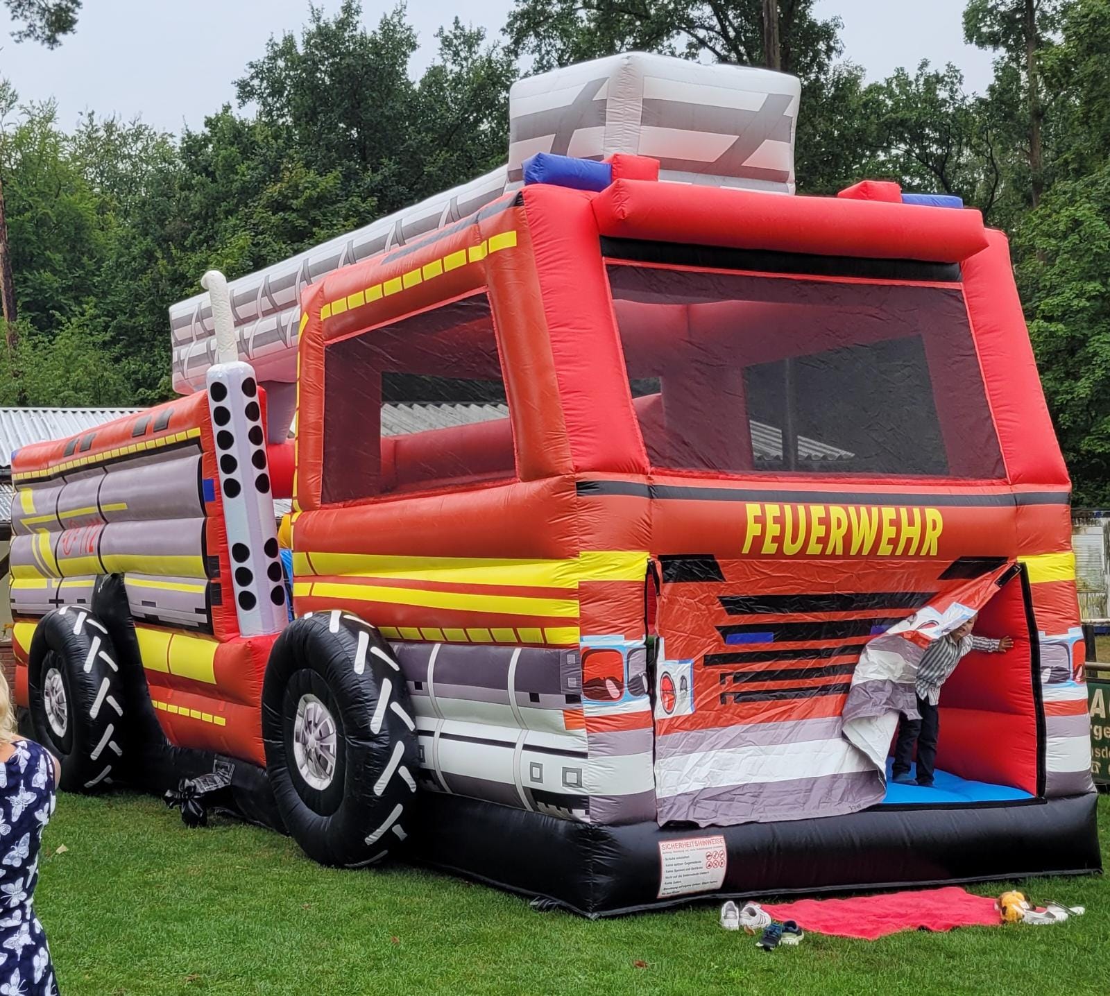 Vermiete Hüpfburg "Feuerwehrstrecke" Einschulung Party Geburtstag mieten in Berlin – 10x5