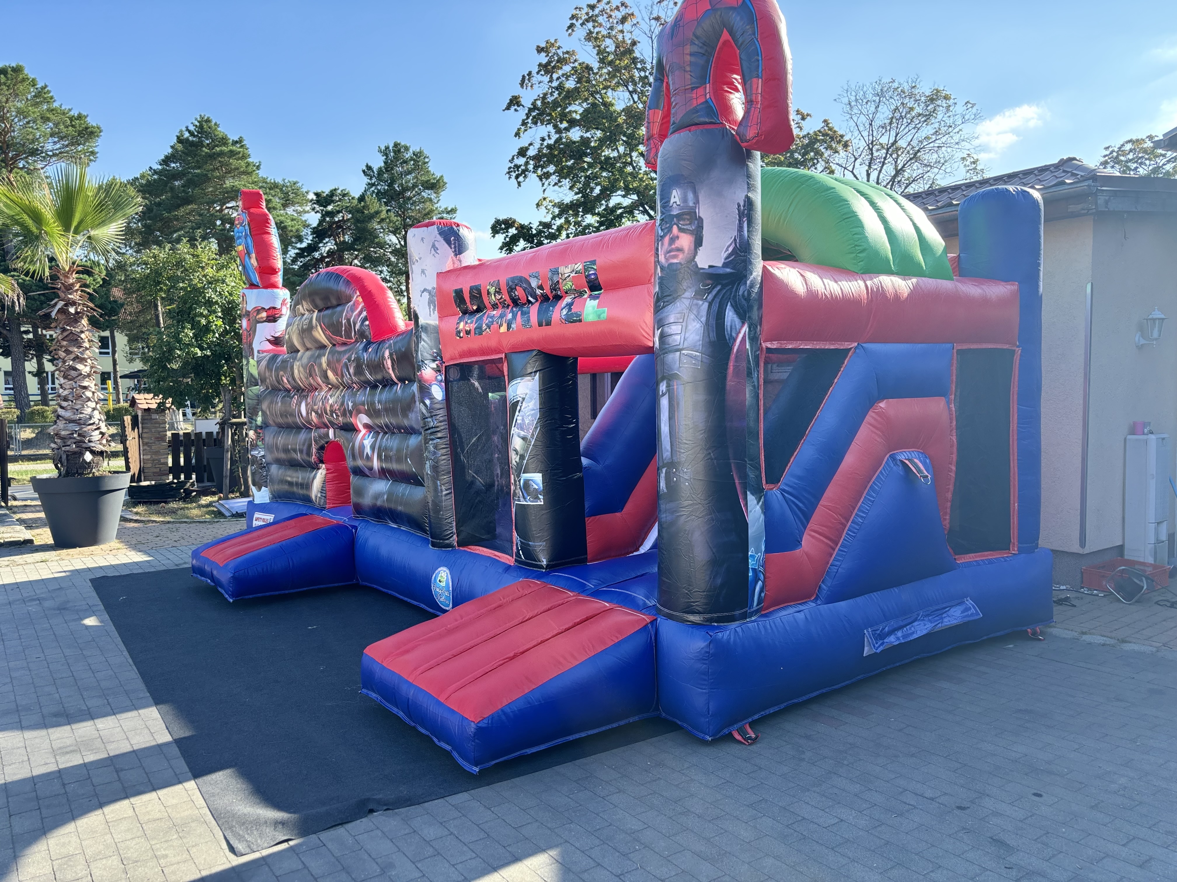 Vermiete Hüpfburg "Marvel Avengers" Party Kids mieten in Berlin – 7x3x3 – 2