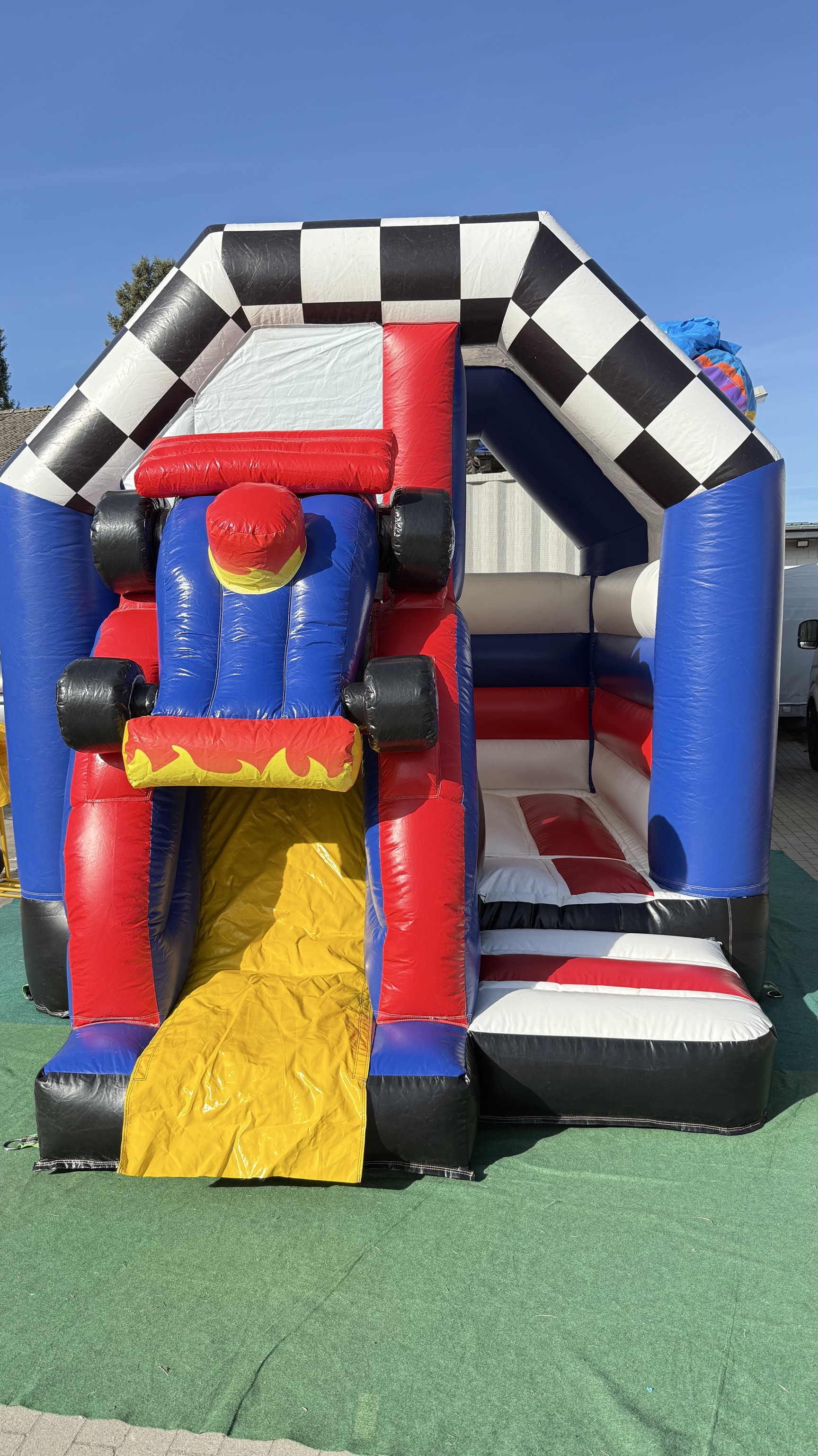 Hüpfburgen 4x4m Mottoparty Kinder Einschulung mieten in Berlin – Ohne Personal – 4
