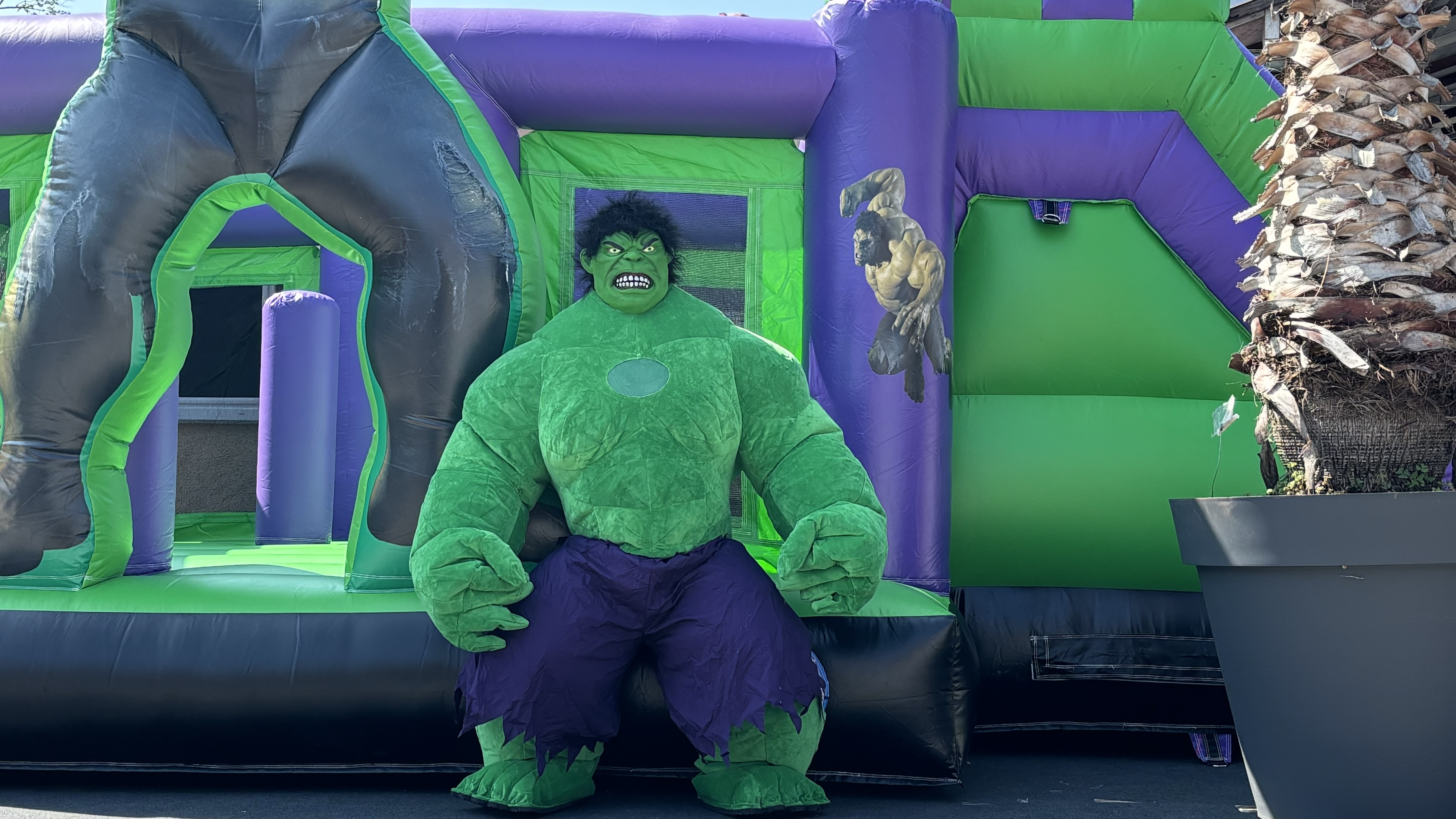 Vermiete Hüpfburg "Hulk" Superheld mieten in Berlin – 7x4x2 – 3