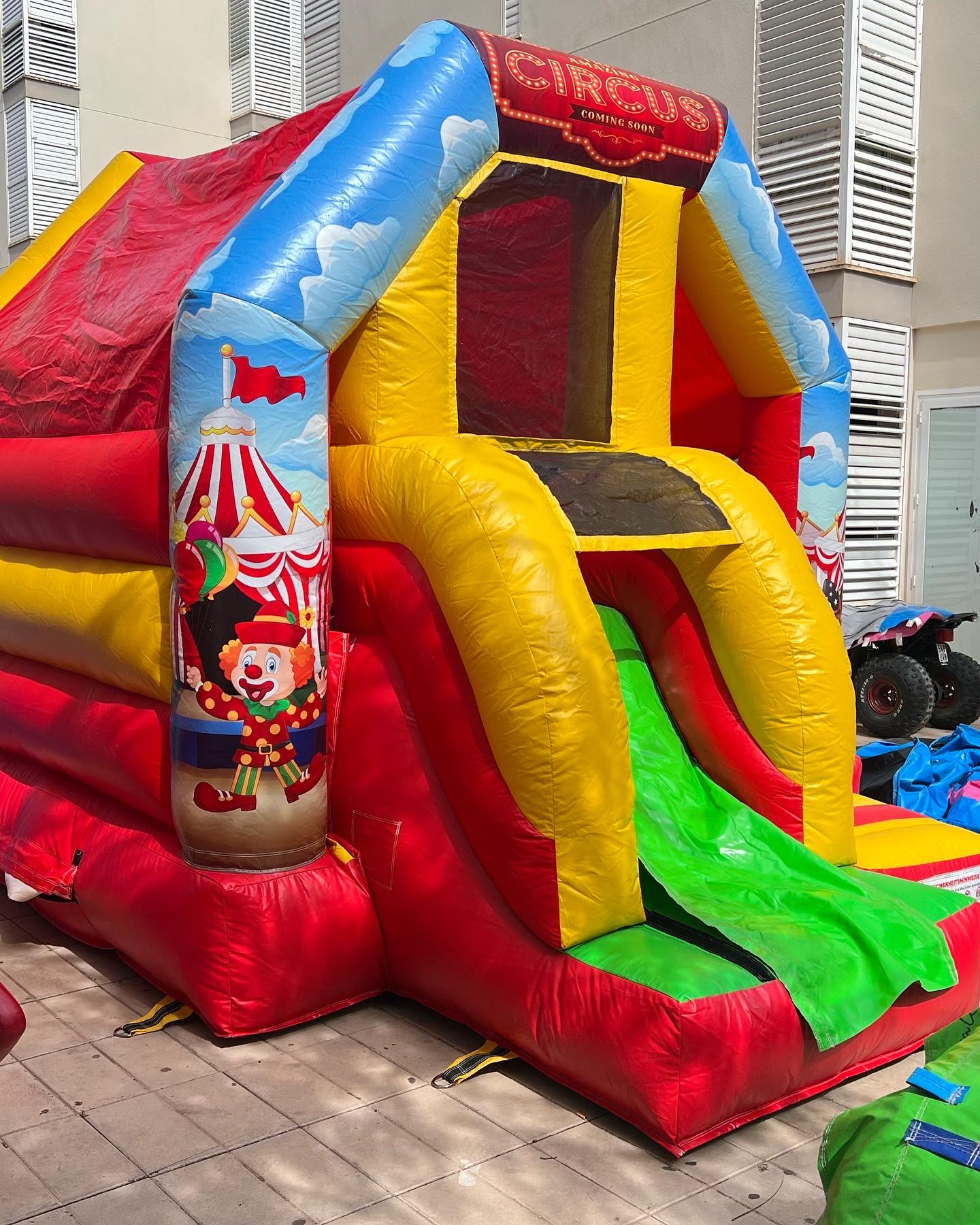 Hüpfburgen 4x4m Mottoparty Kinder Einschulung mieten in Berlin – Ohne Personal