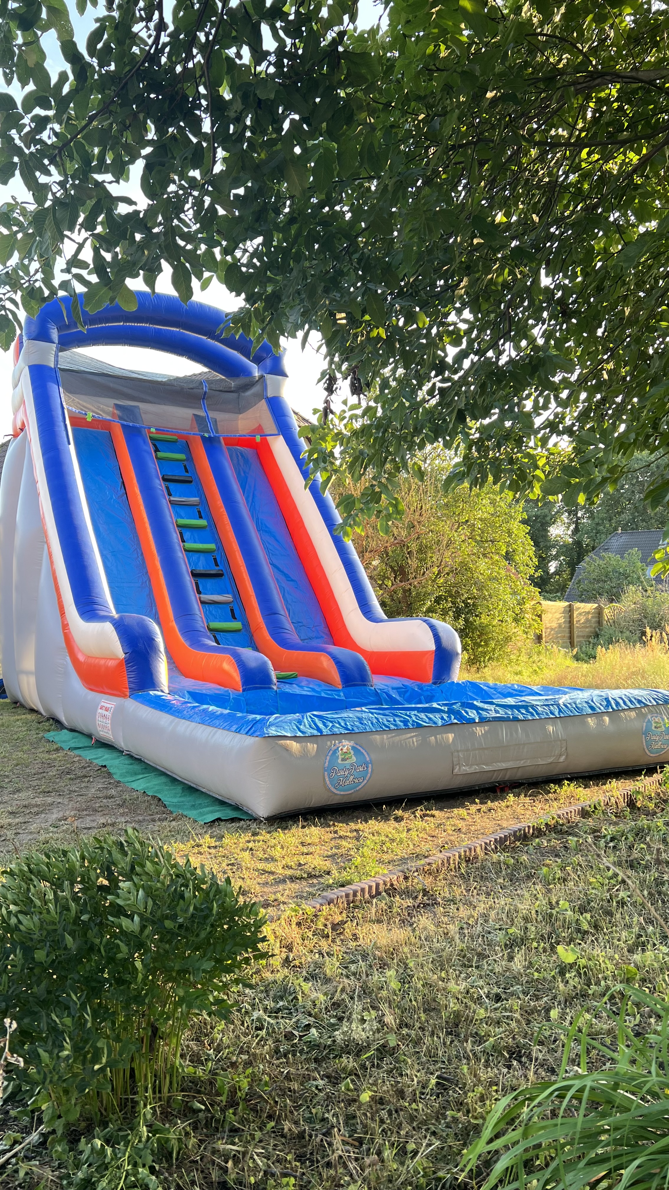 Vermiete Hüpfburg "Wasserrutsche" Riesenrutsche Party Event mieten in Berlin – 2