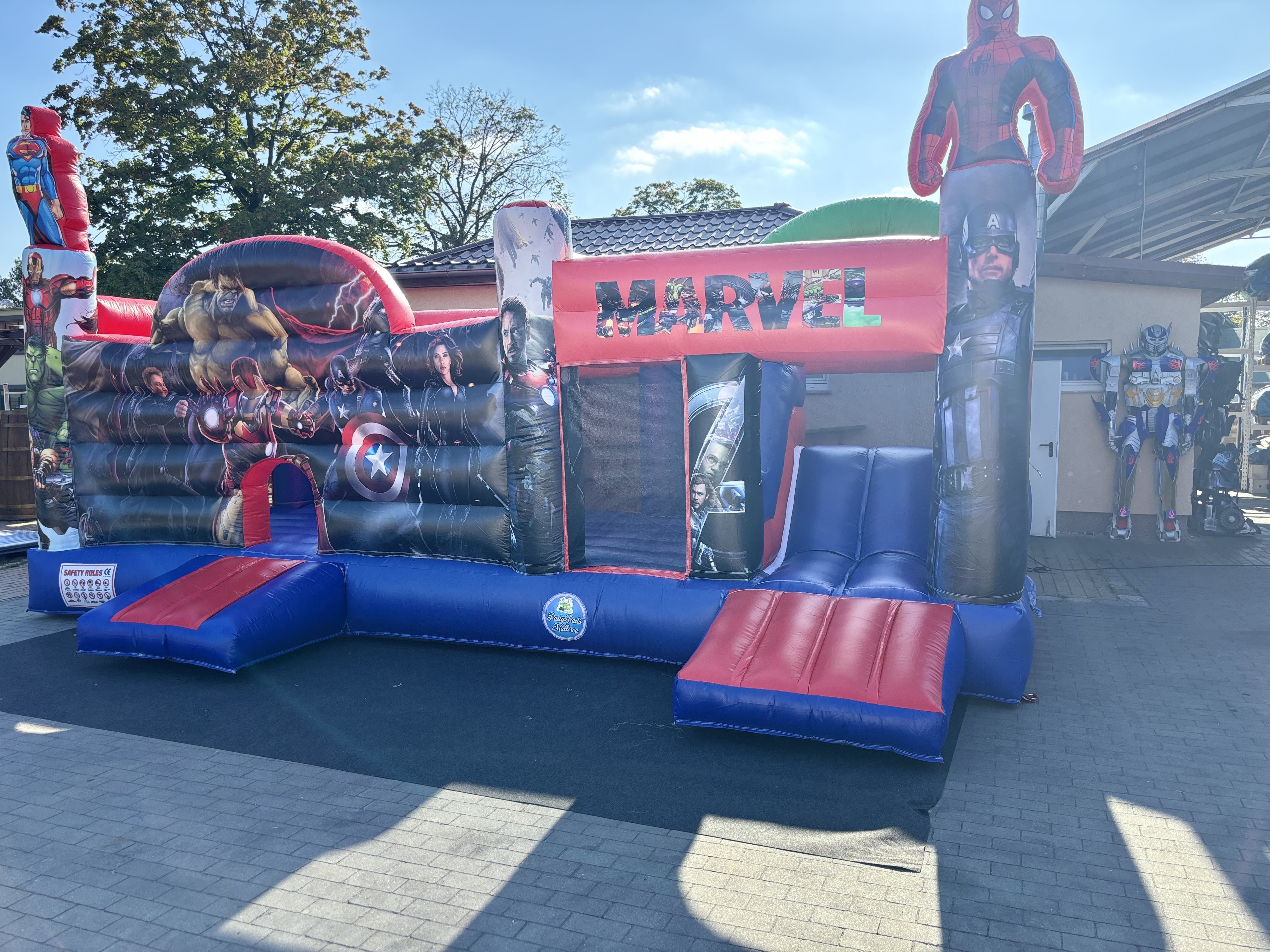 Vermiete Hüpfburg "Marvel Avengers" Party Kids mieten in Berlin – 7x3x3